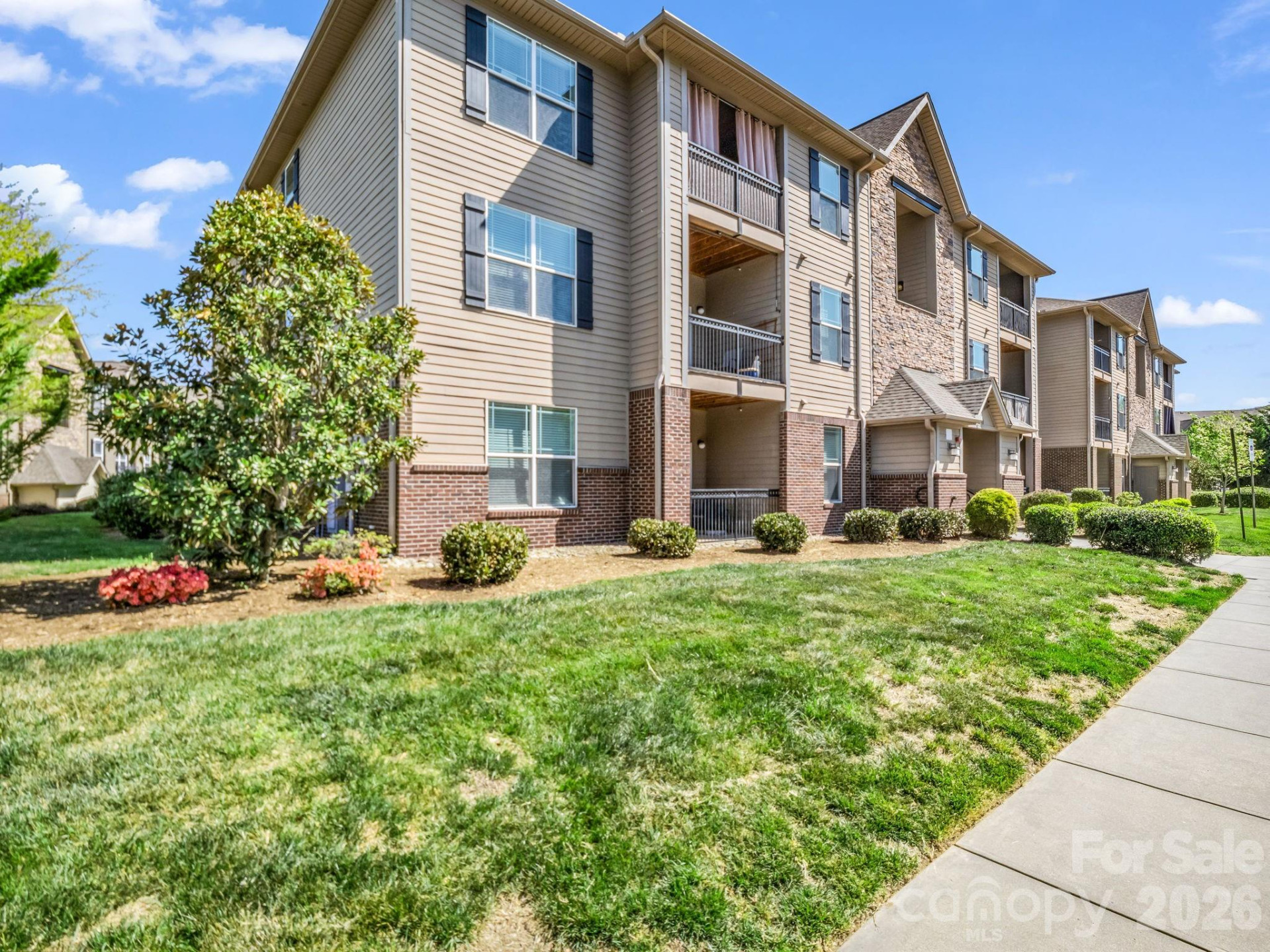 91 Brickton Village Circle #301