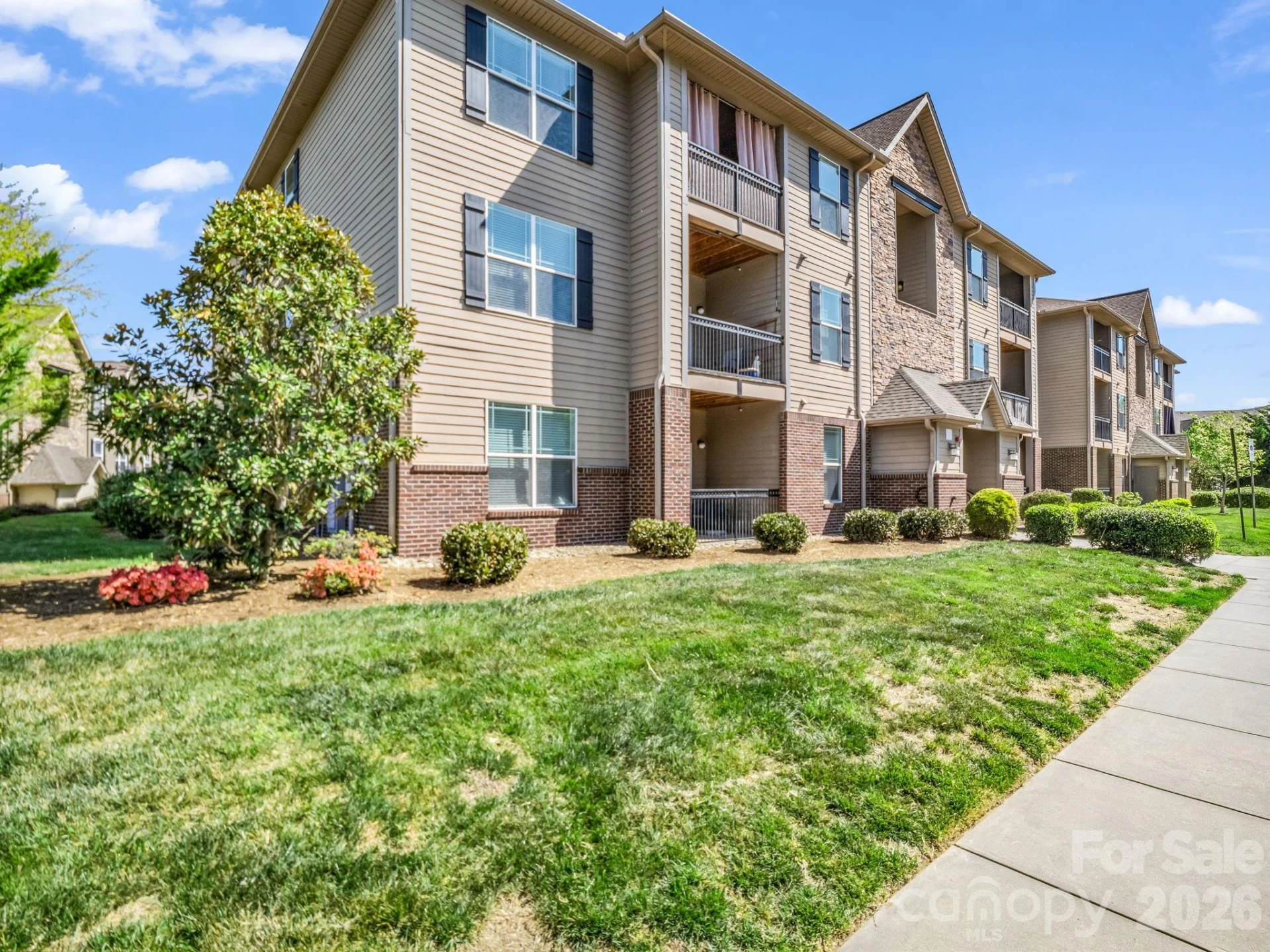 91 Brickton Village Circle #301