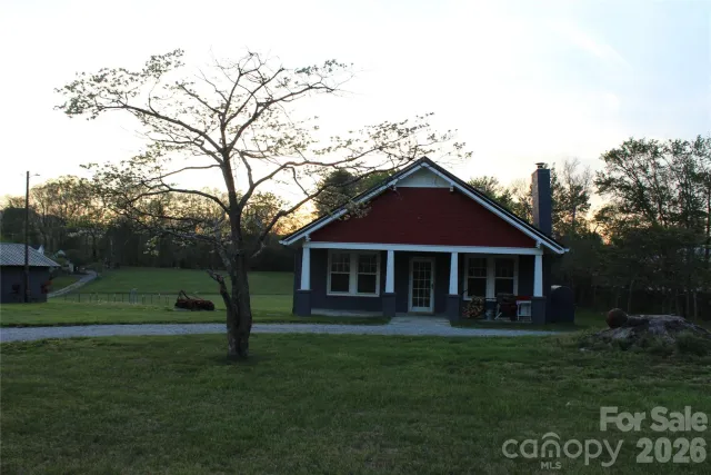 300 Banner Farm Road, Mills River, NC, 28759