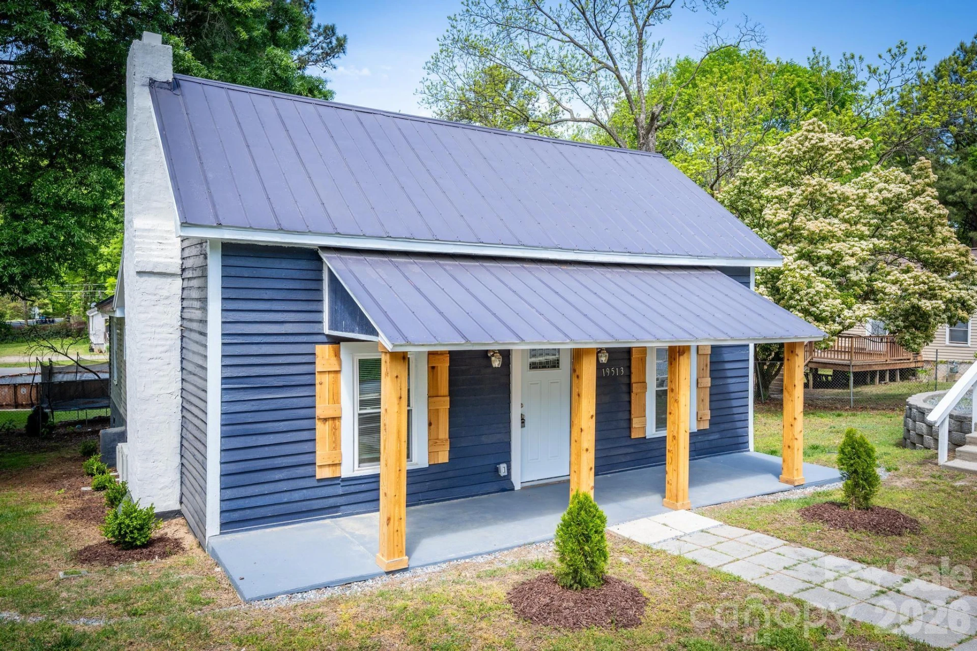 19513 Meridian Street - Photo 2
