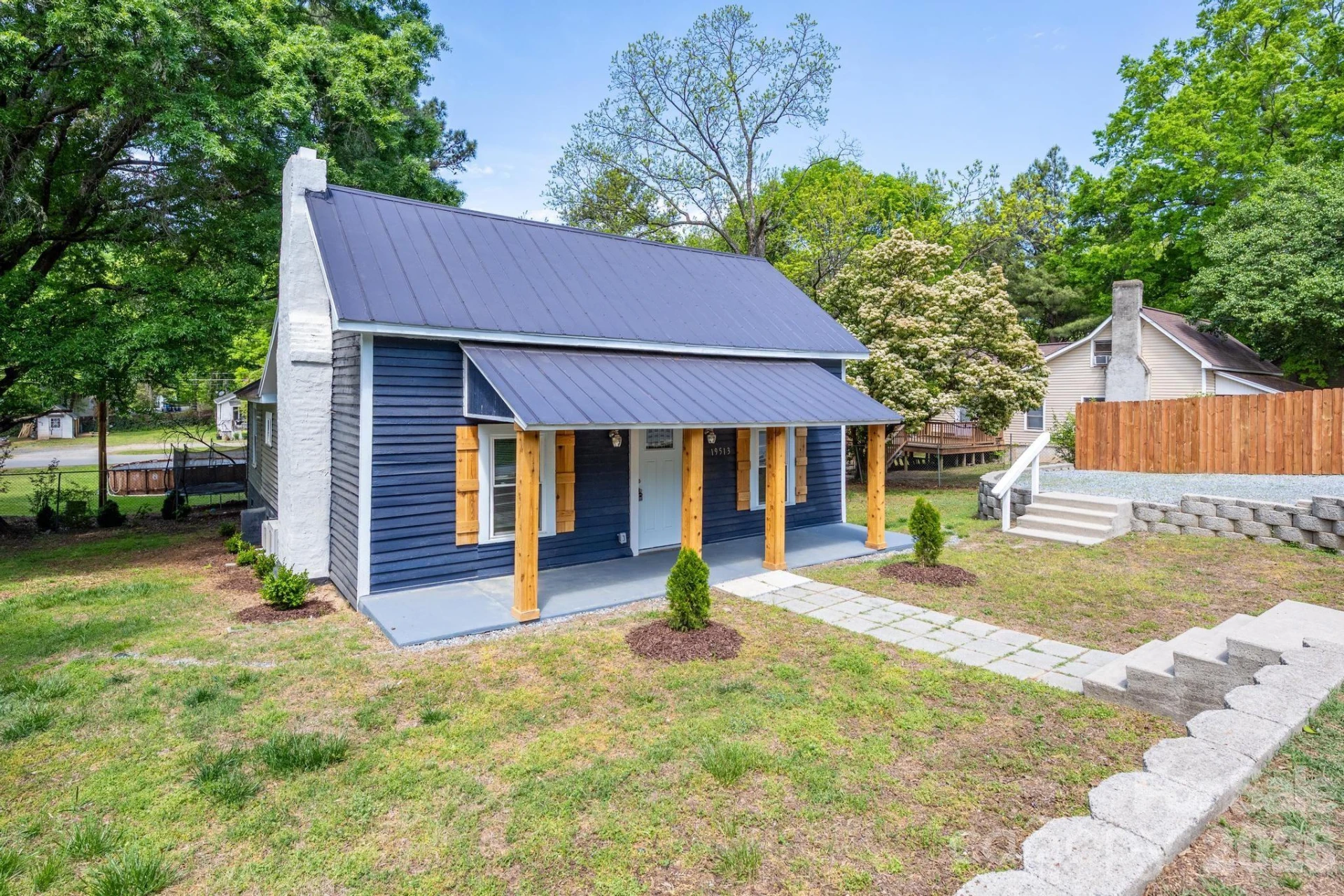 19513 Meridian Street - Photo 3