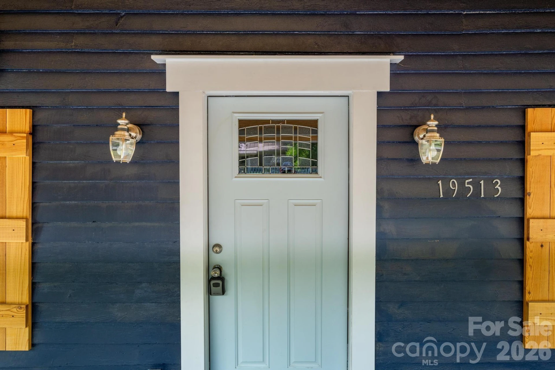 19513 Meridian Street - Photo 4