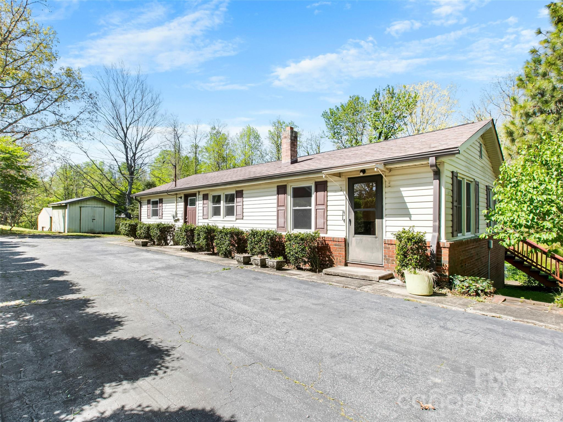 203 Dundee Street - Photo 2