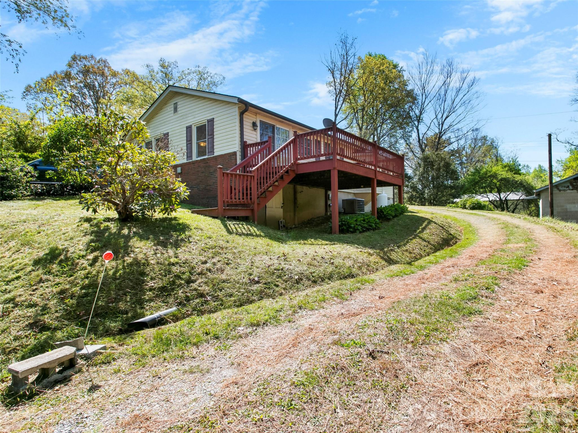 203 Dundee Street - Photo 3