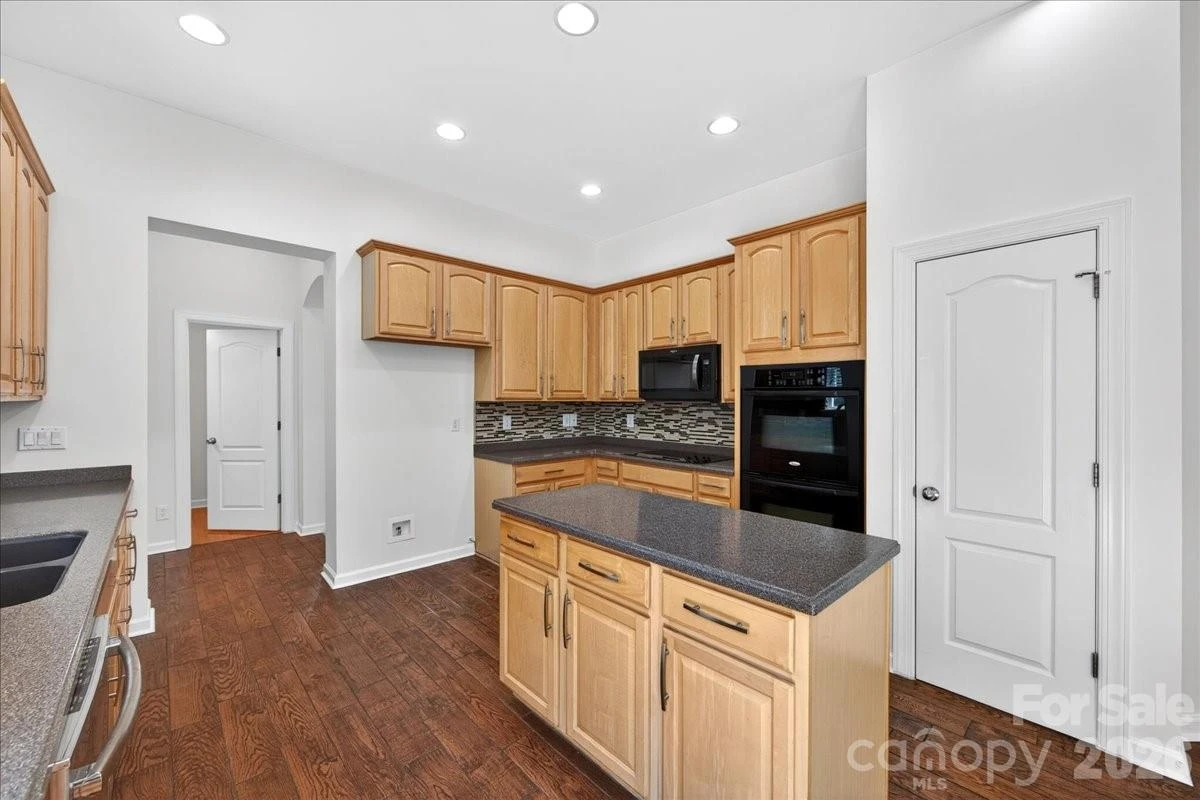428 Ranelagh Drive - Photo 10