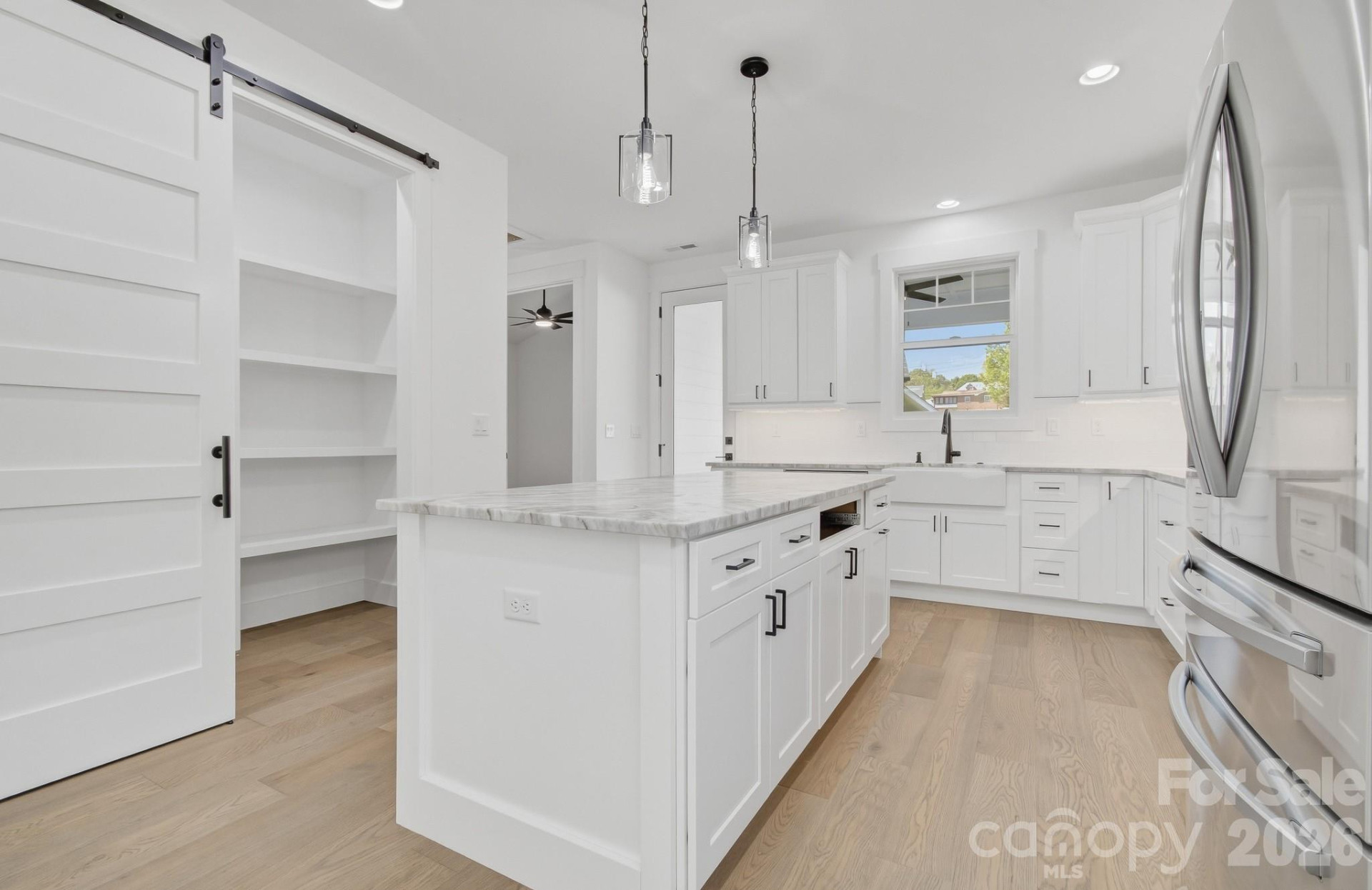 615 Allen Street - Photo 3