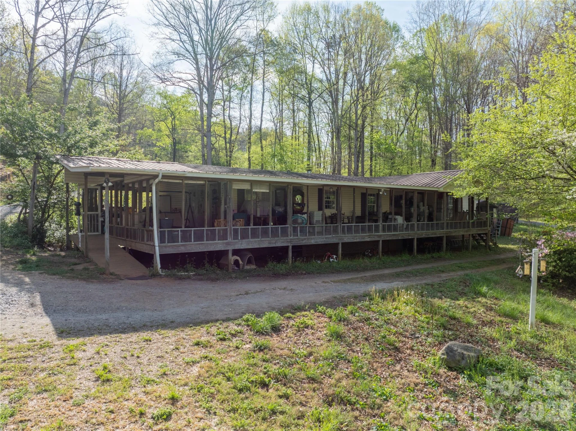 261 Groves Parkway - Photo 2