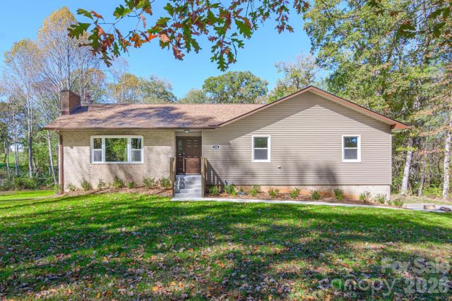 126 Anthony Drive, East Flat Rock, NC