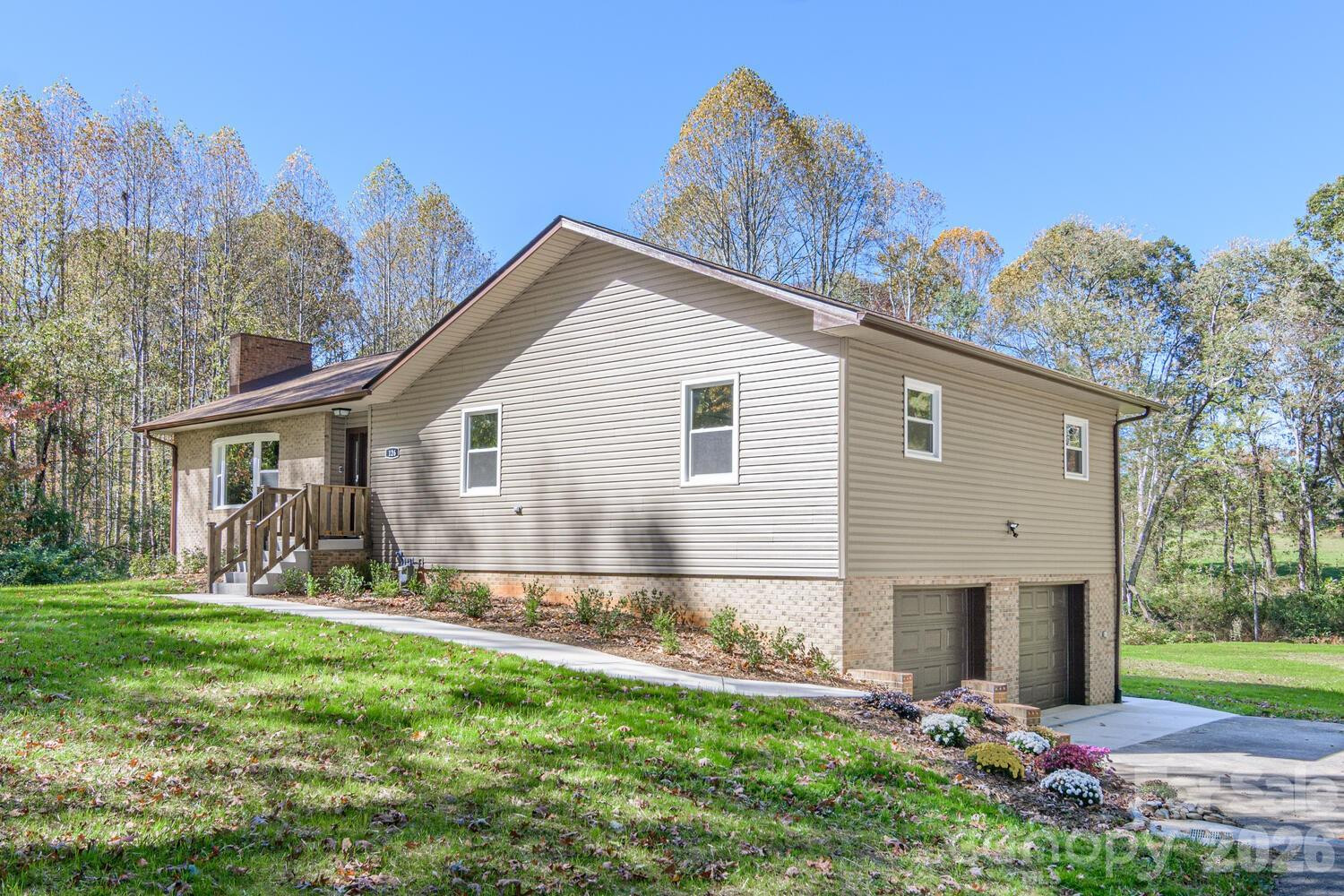 126 Anthony Drive - Photo 2