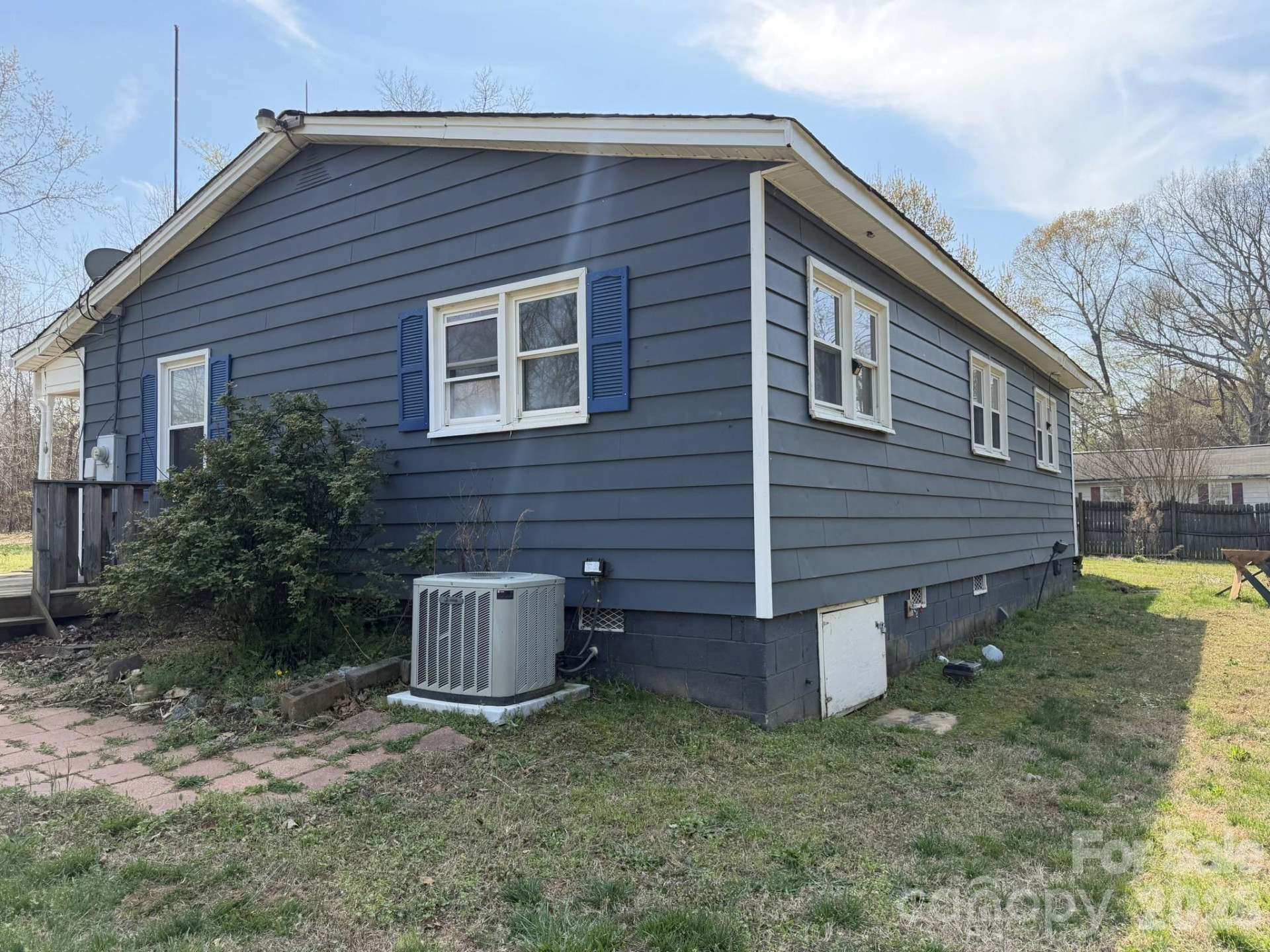 183 Pebble Drive - Photo 2