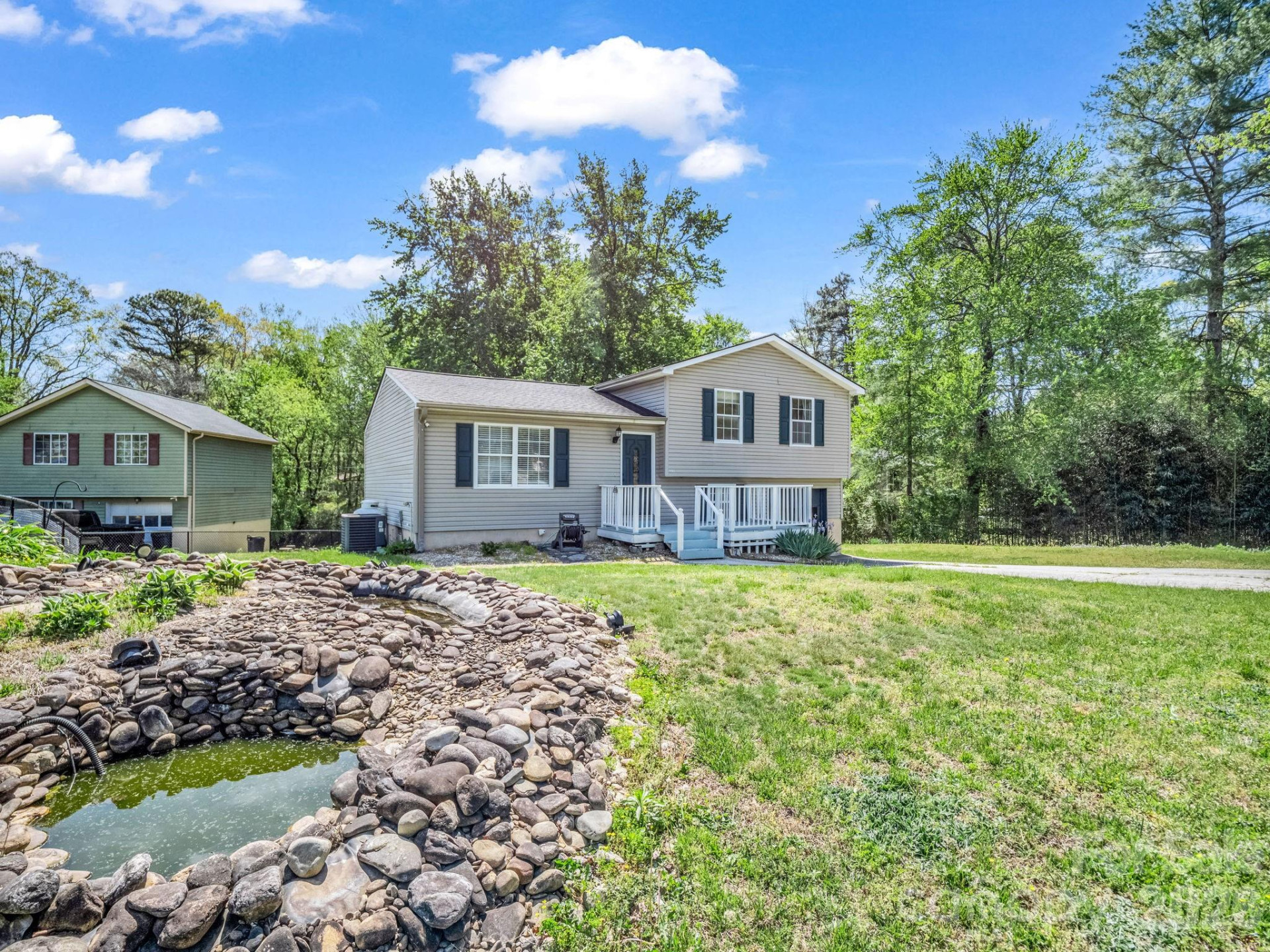 227 Bradshaw Avenue - Photo 2