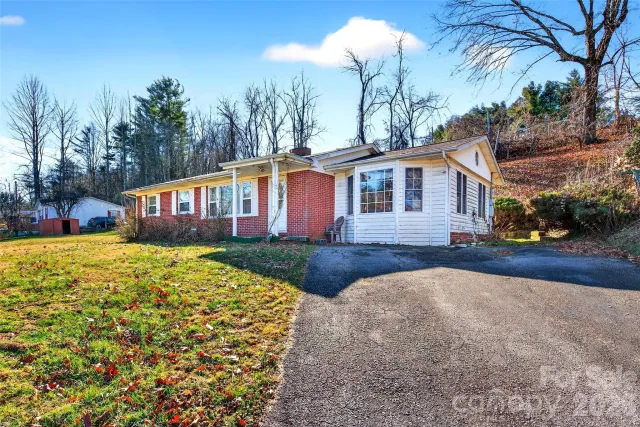 106 Chapel Street, Spruce Pine, NC, 28777