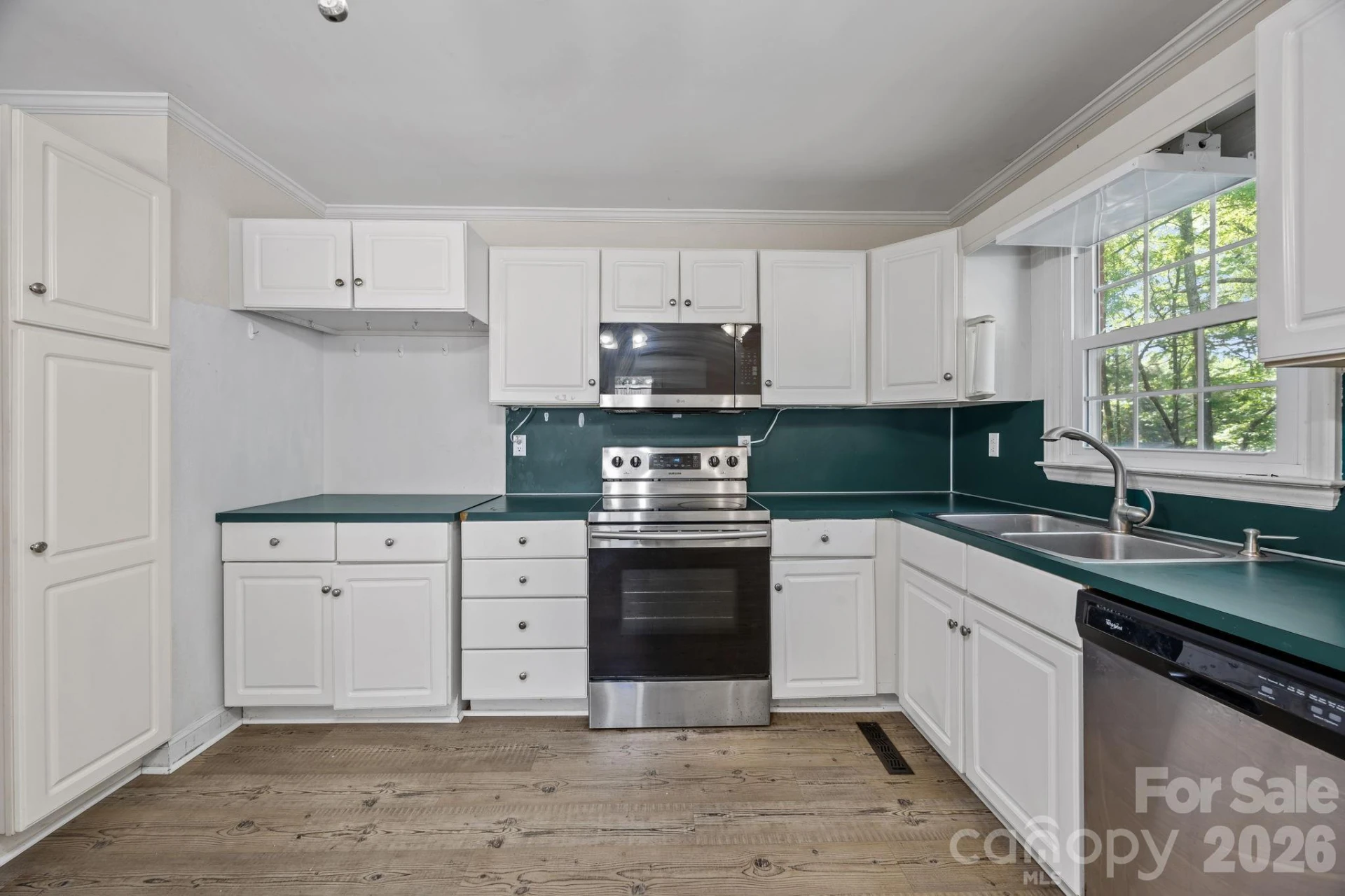 924 Cameron Court - Photo 10