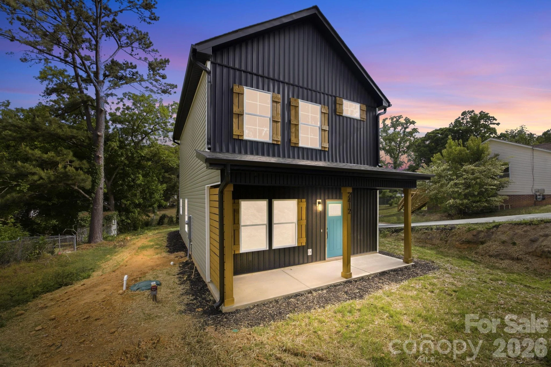 2412 SUMMIT Avenue - Photo 2