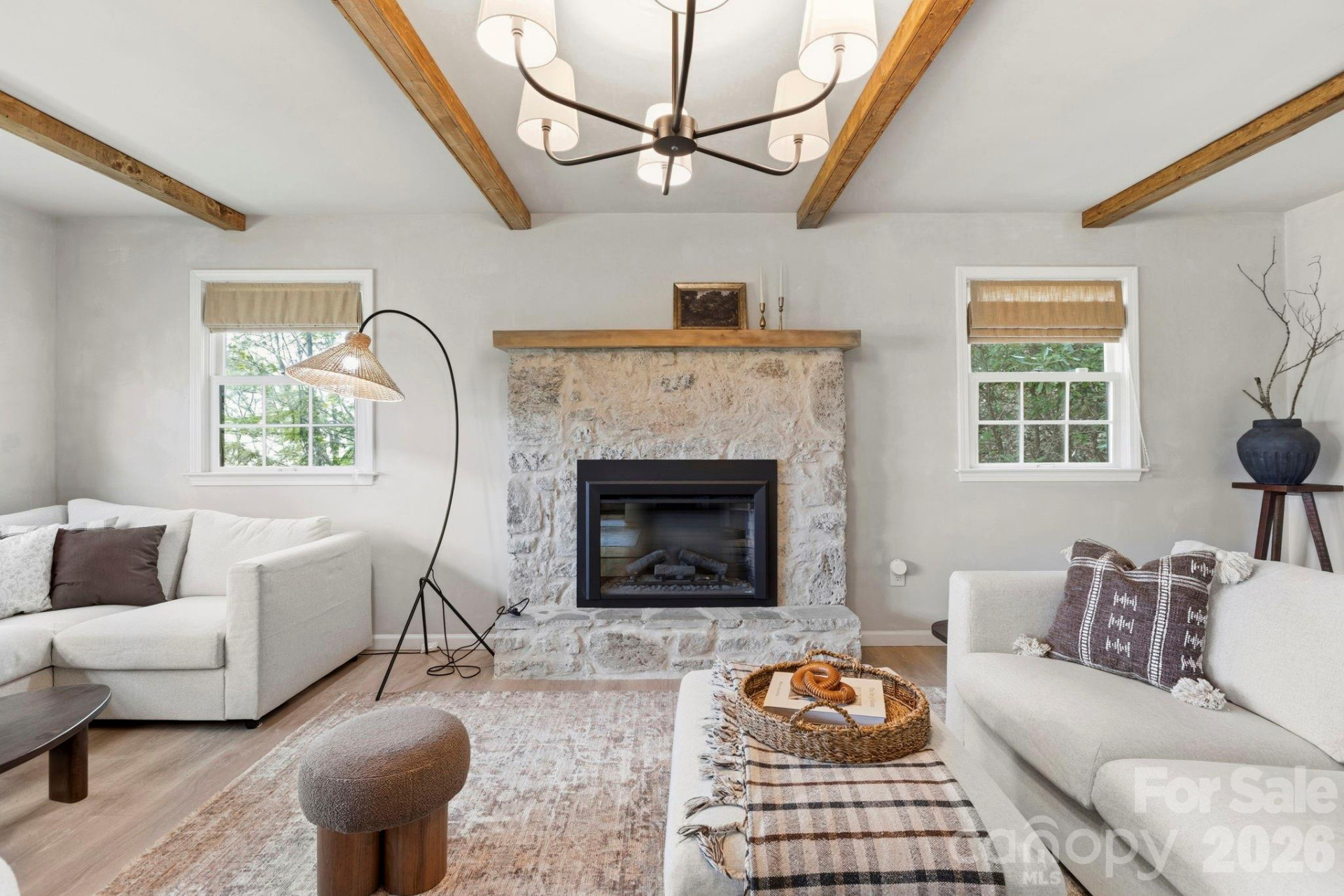 821 Summit Drive - Photo 2