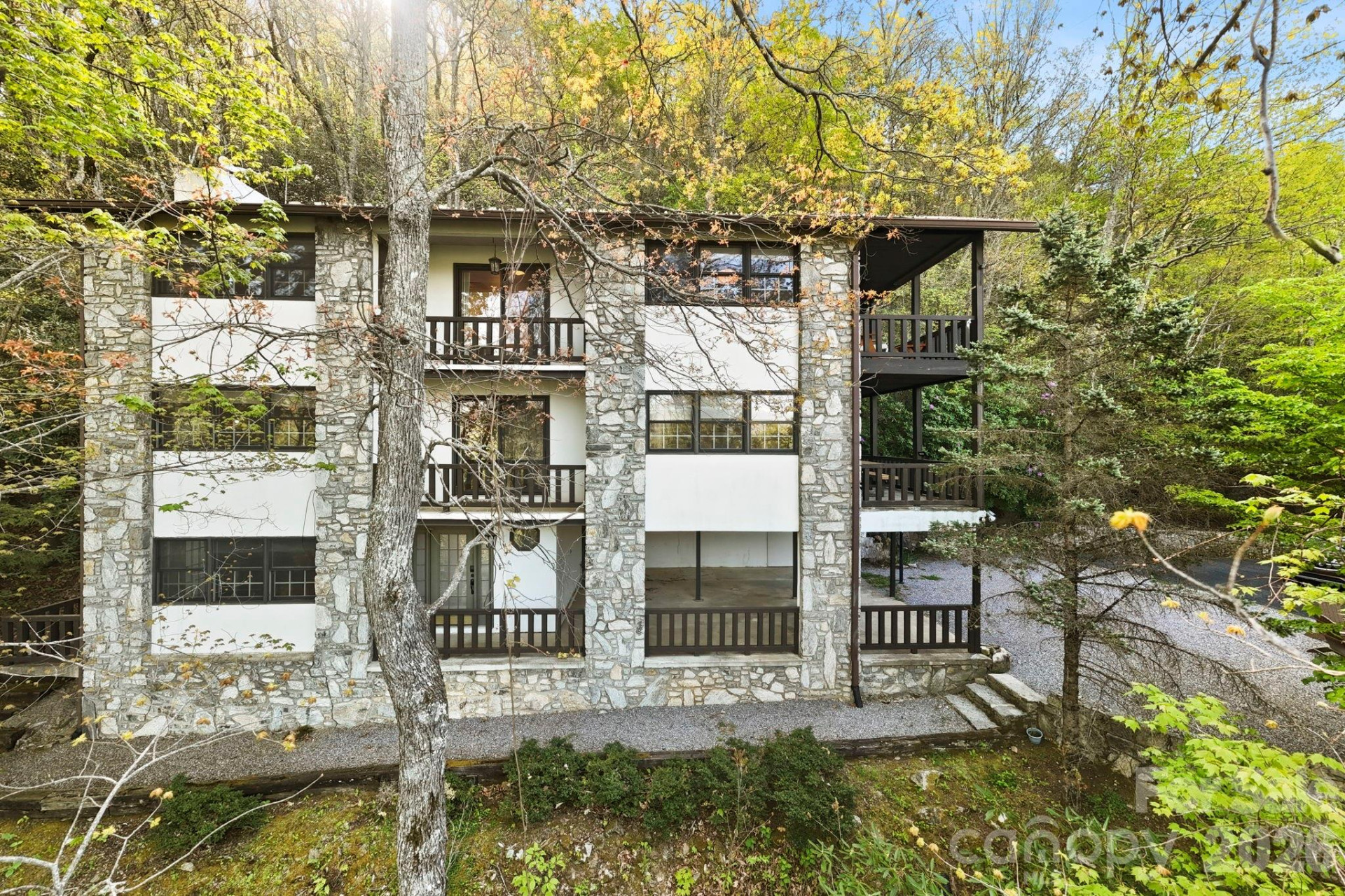 821 Summit Drive - Photo 35