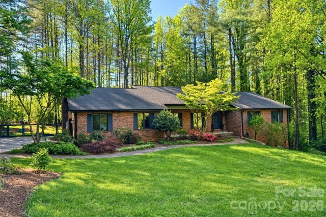 9 Westbridge Drive, Hendersonville, NC, 28739