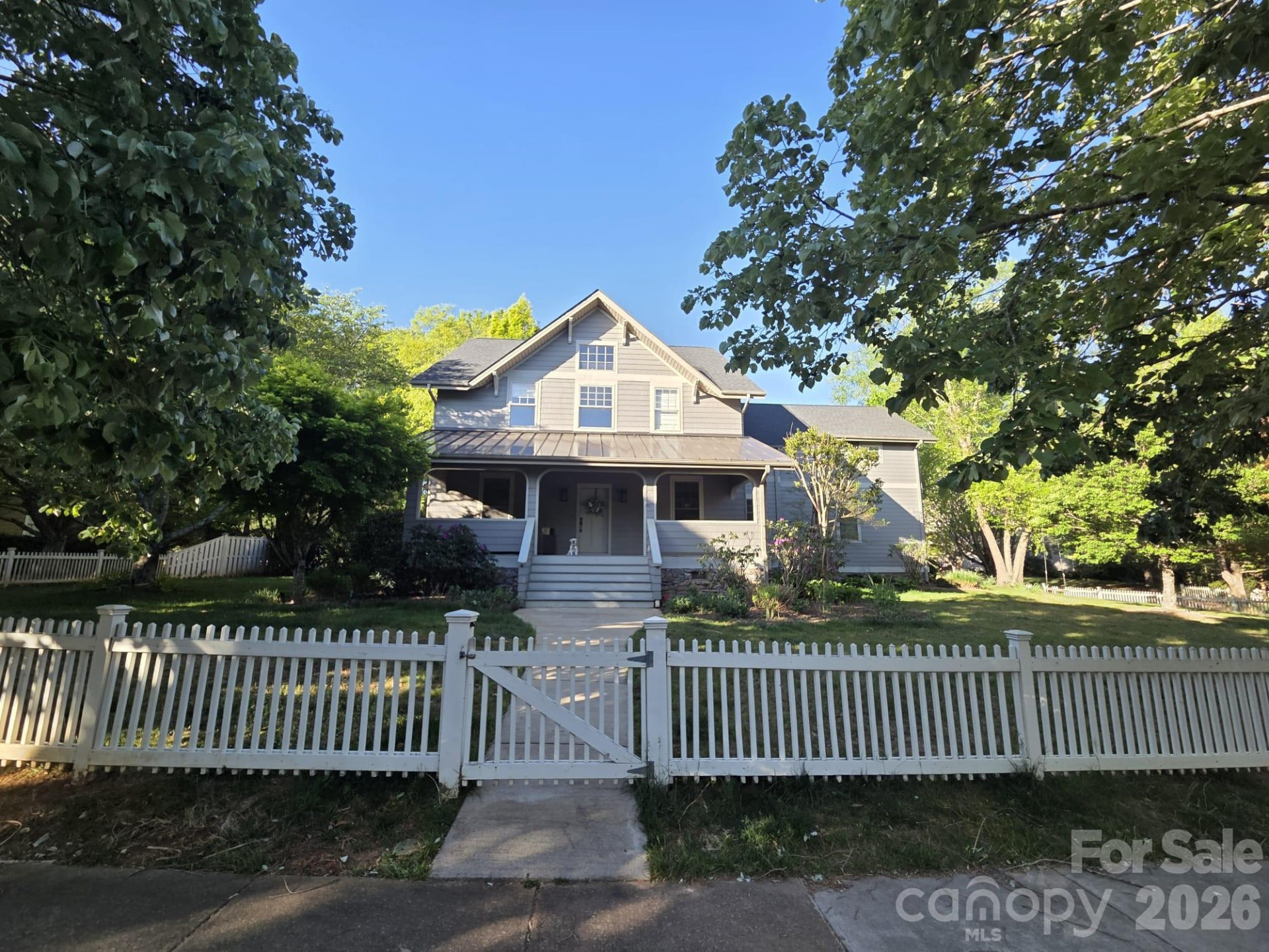 1066 Columbine Road - Photo 2