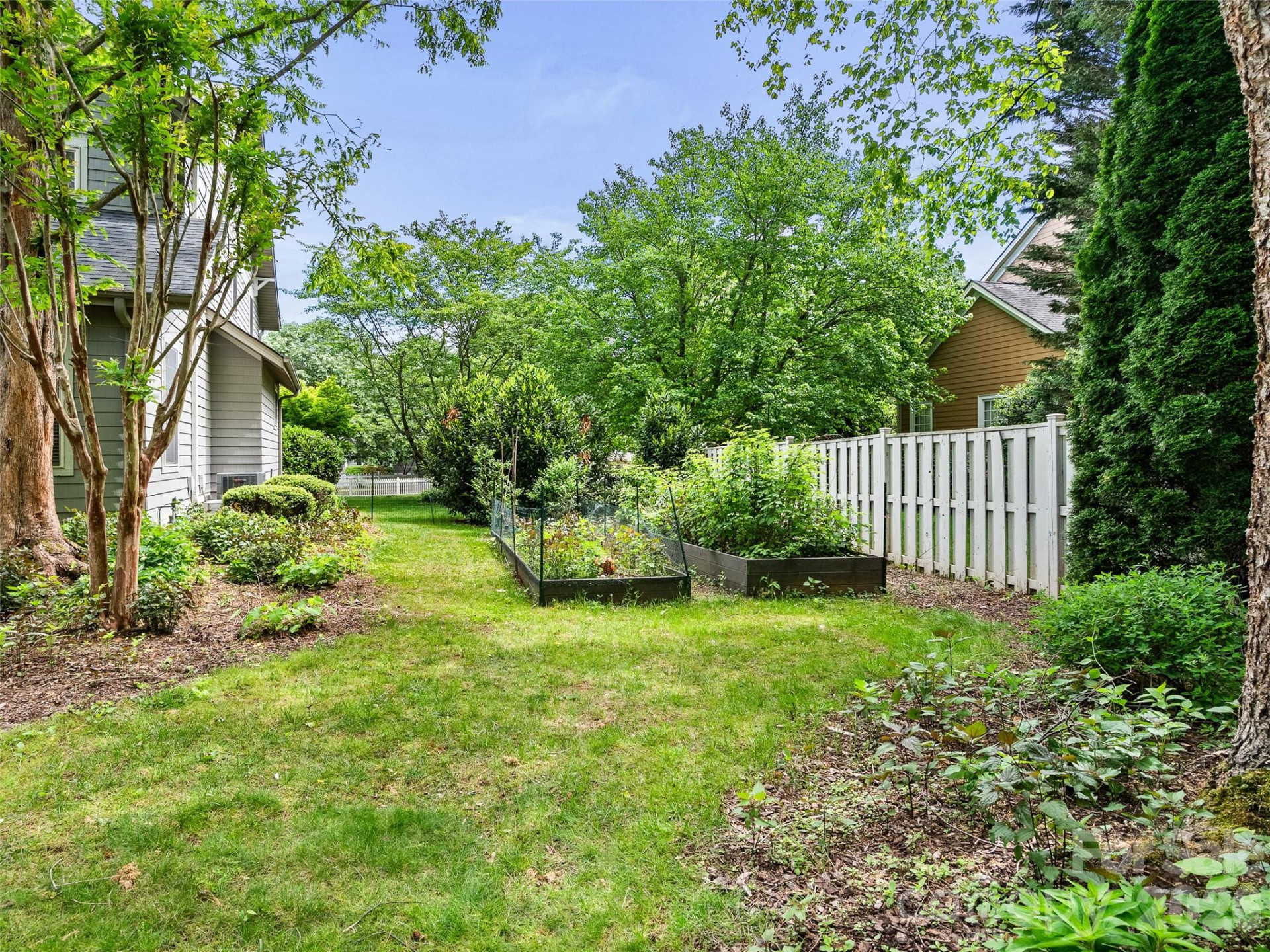 1066 Columbine Road - Photo 52
