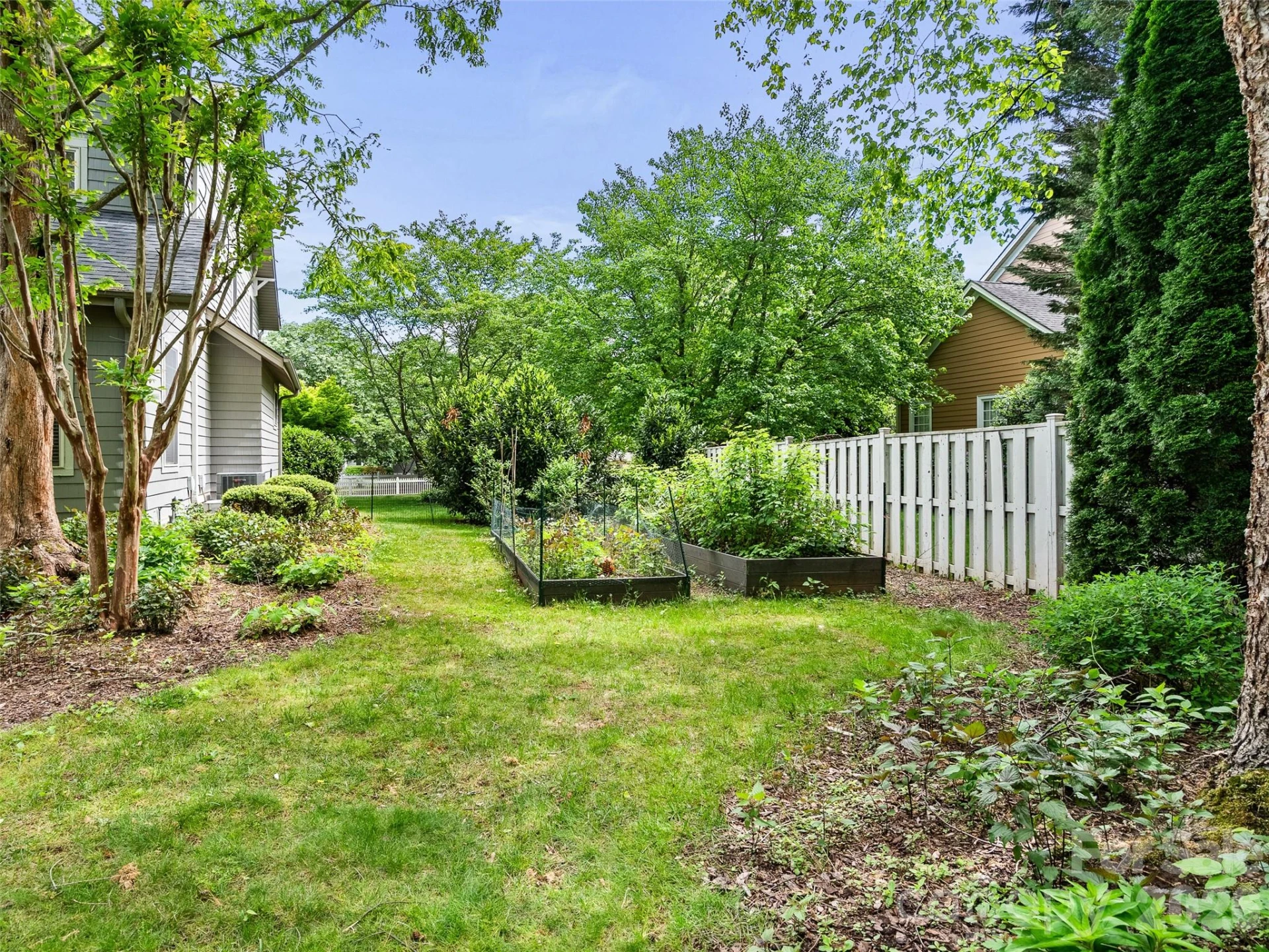 1066 Columbine Road - Photo 46