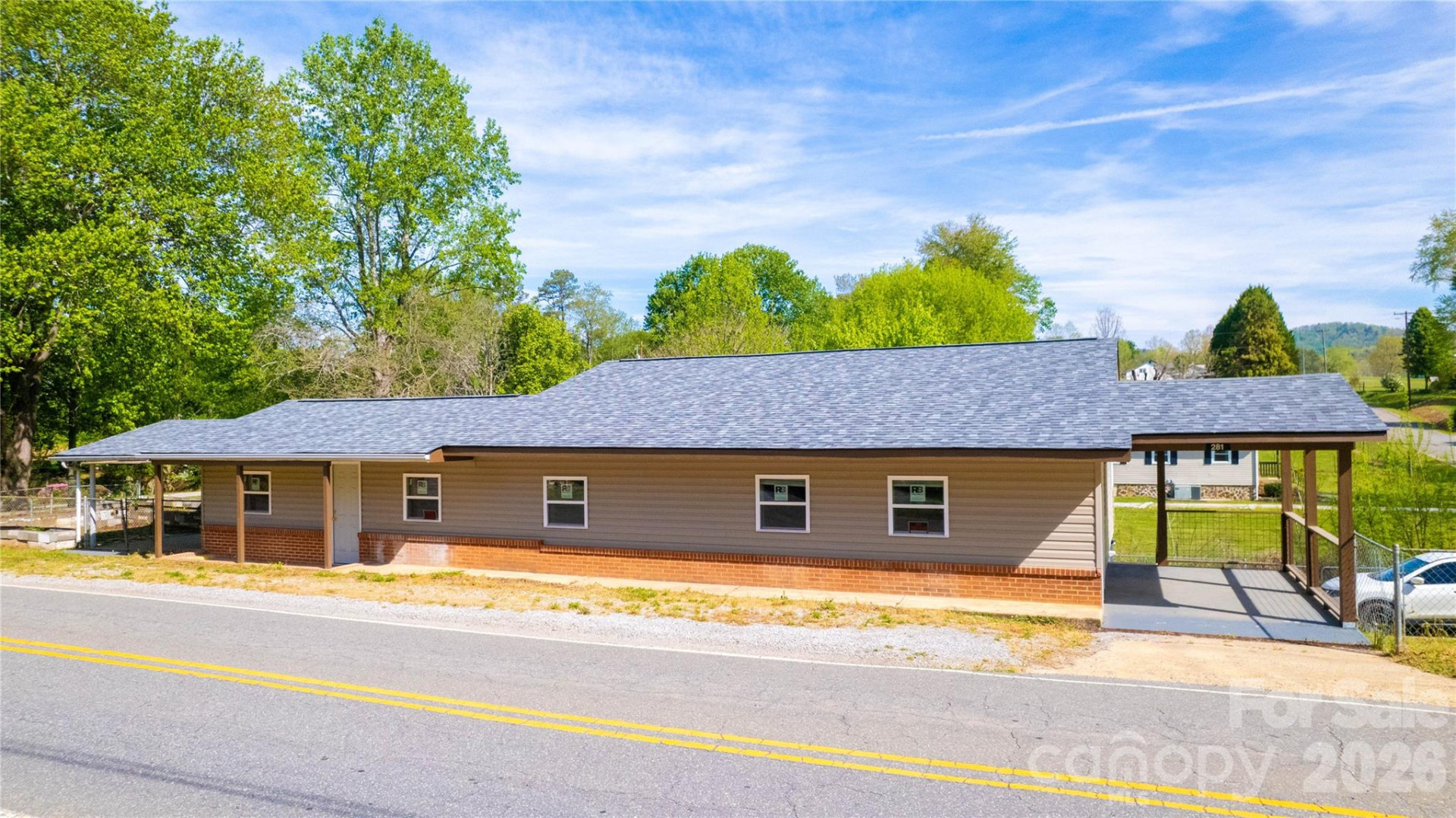 281 Glenwood Drive - Photo 3