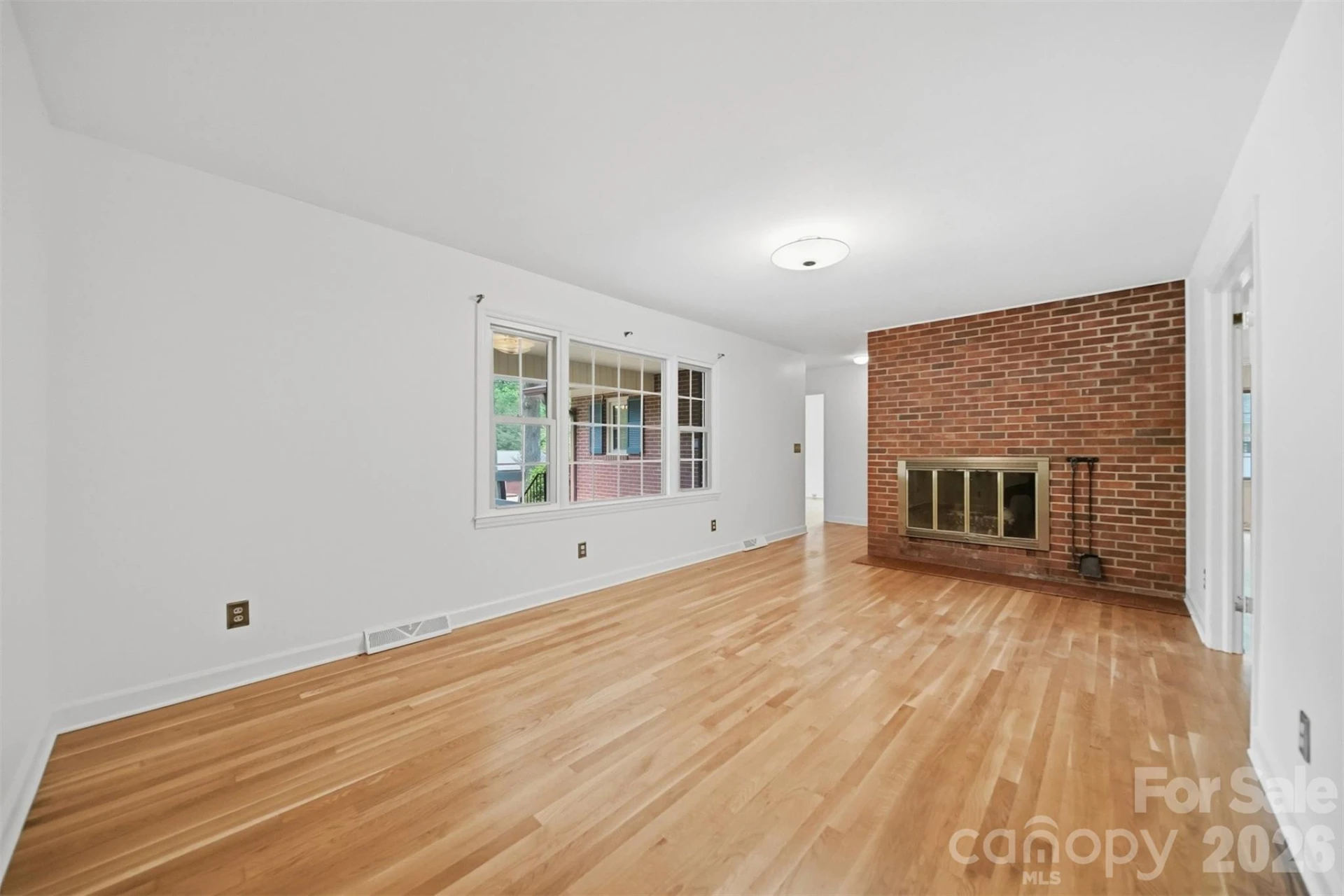 105 Ann Street - Photo 2