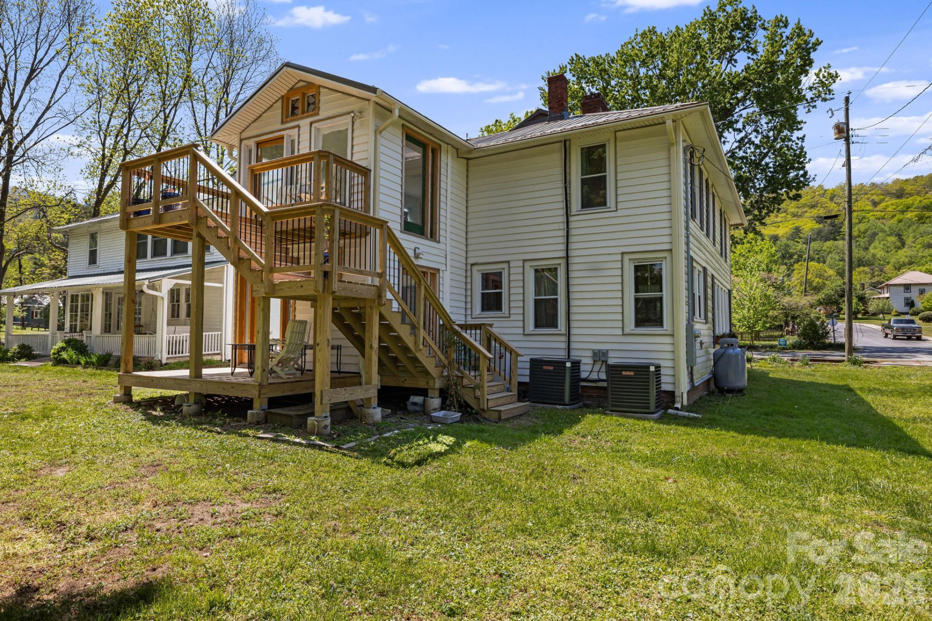 79 Walnut Street - Photo 3