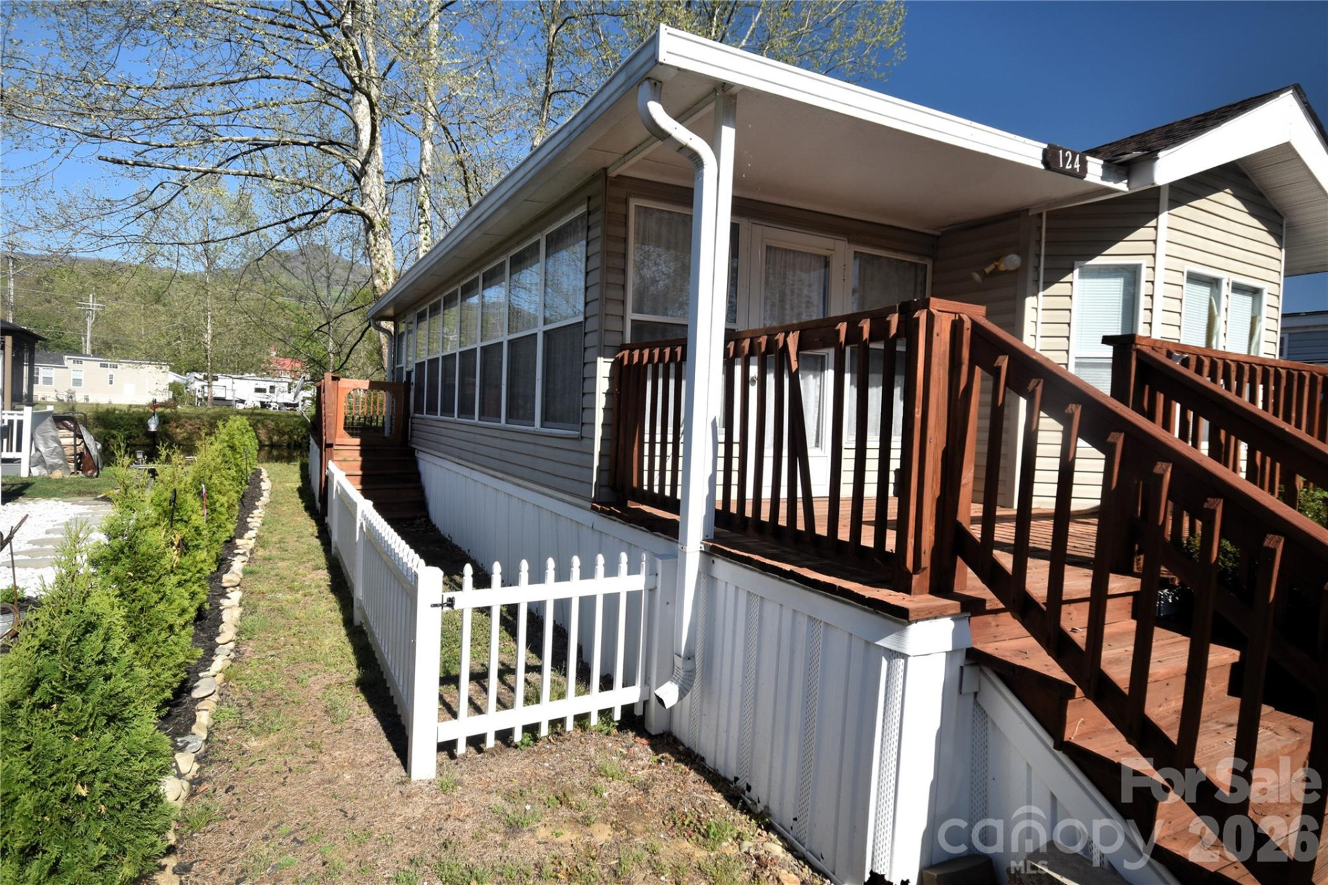 124 Pike Point - Photo 2