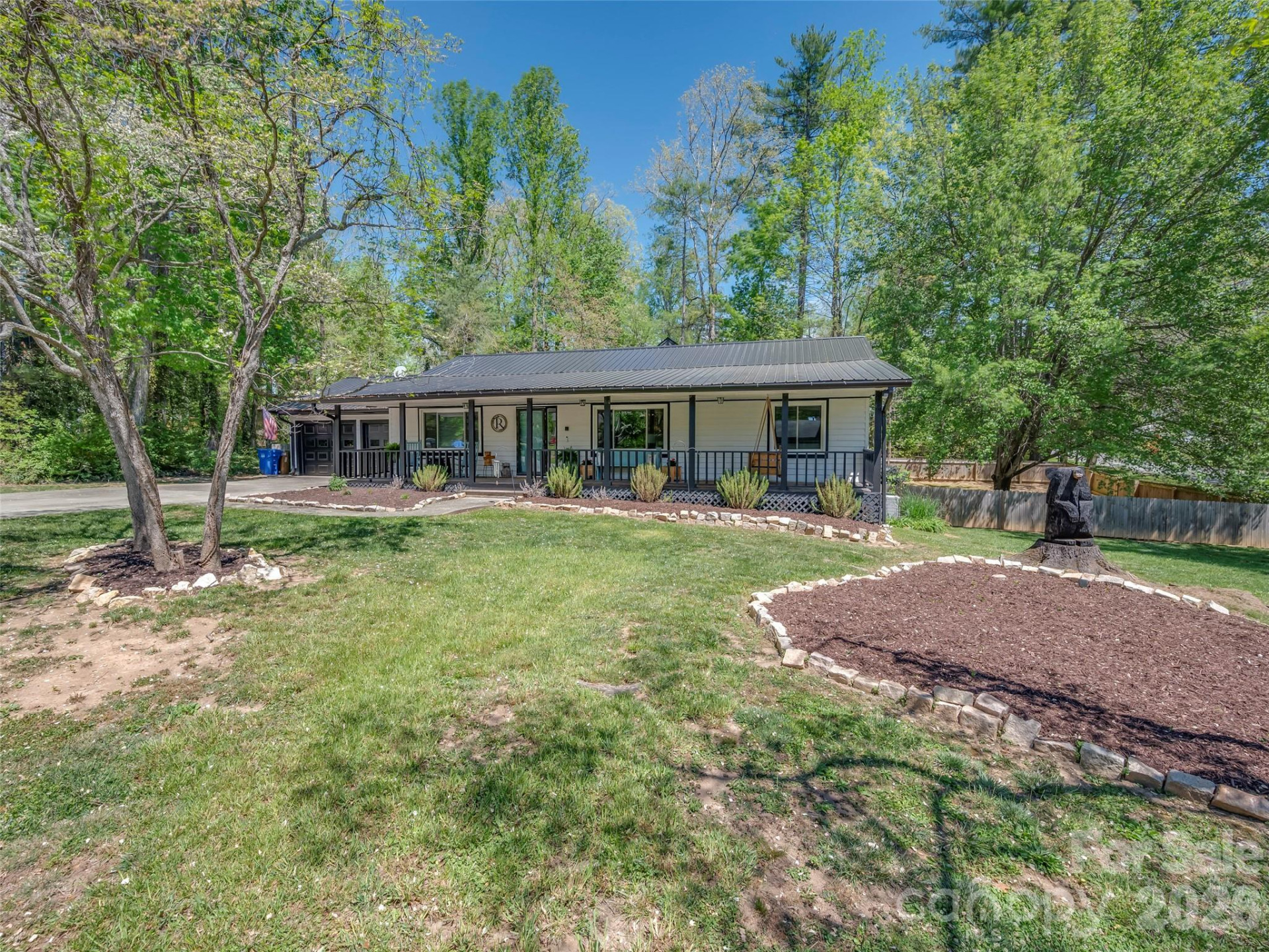 109 Scarlet Drive - Photo 2