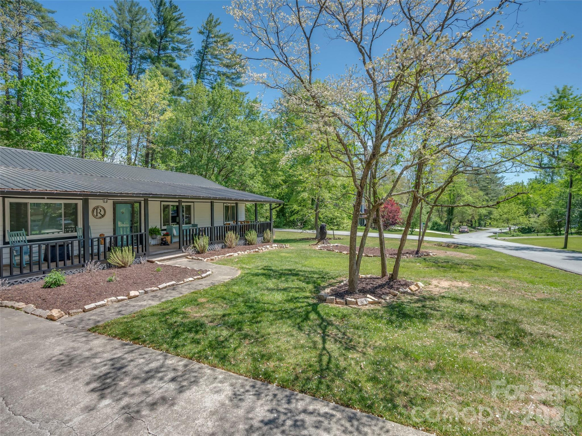 109 Scarlet Drive - Photo 3