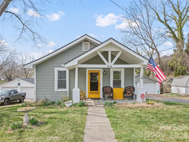 821 Main Street