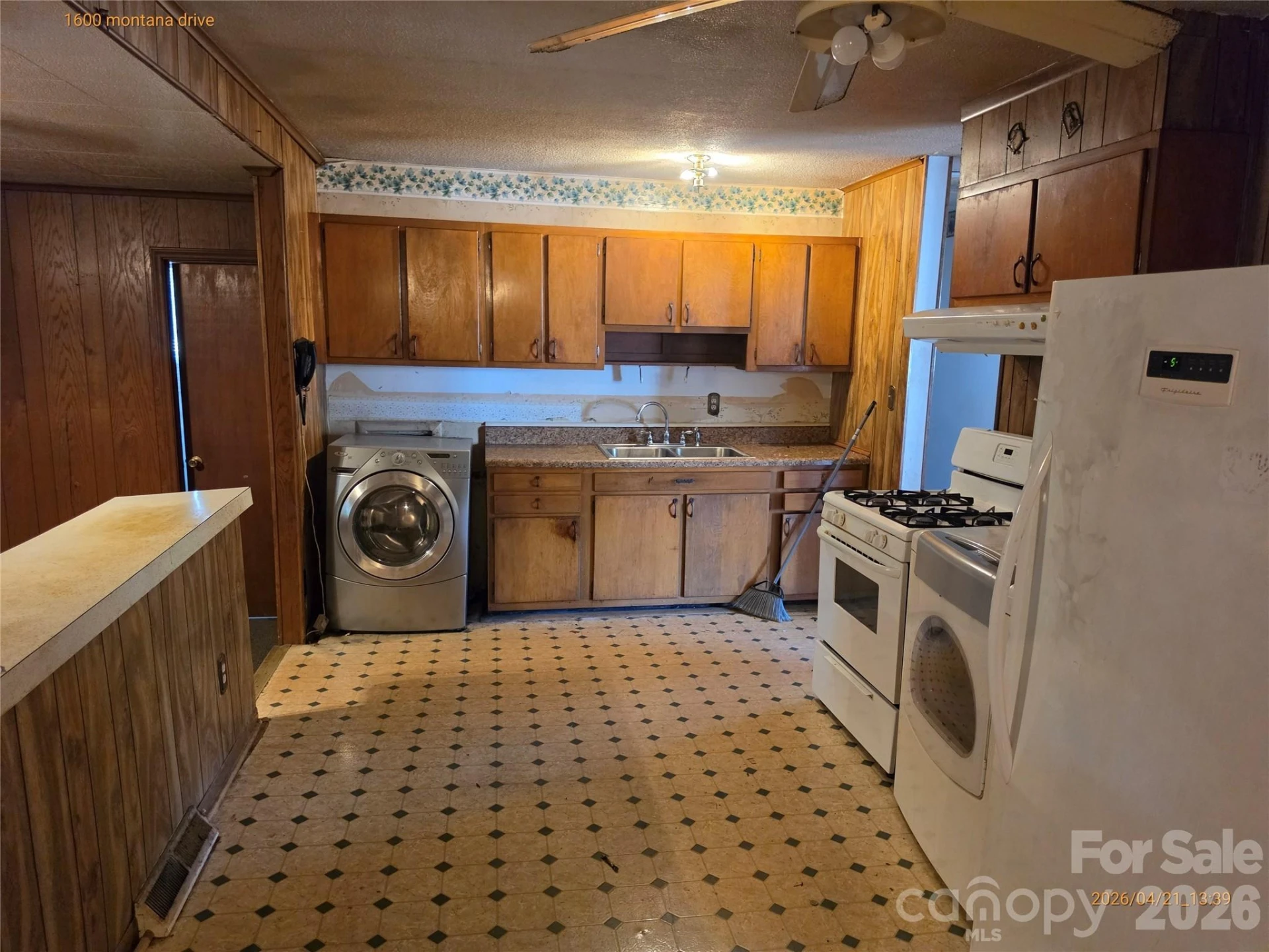 1600 Montana Drive - Photo 16
