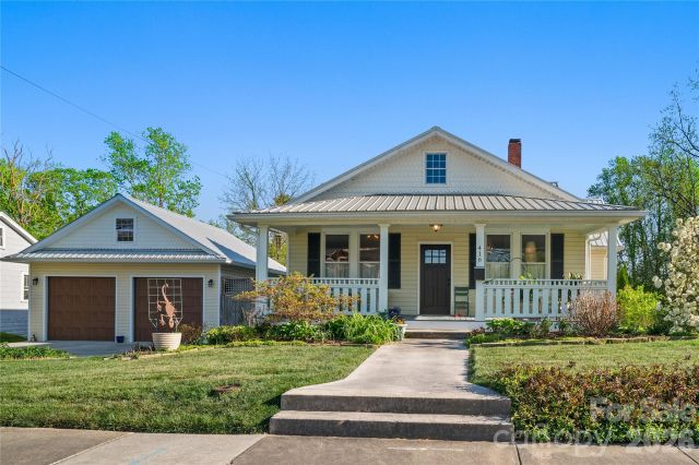 416 3rd Avenue, Hendersonville, NC, 28739