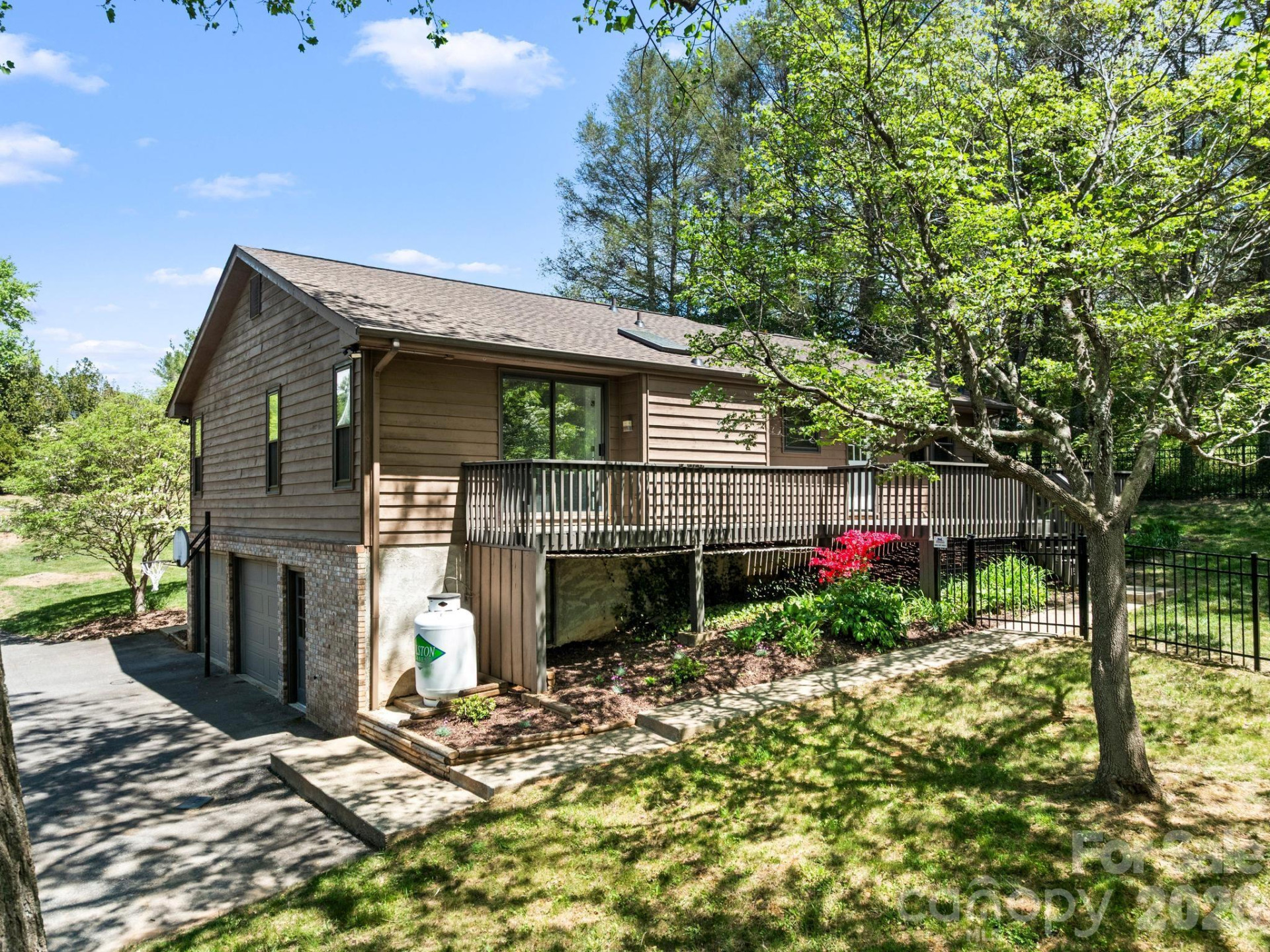 21 Dogwood Grove - Photo 3