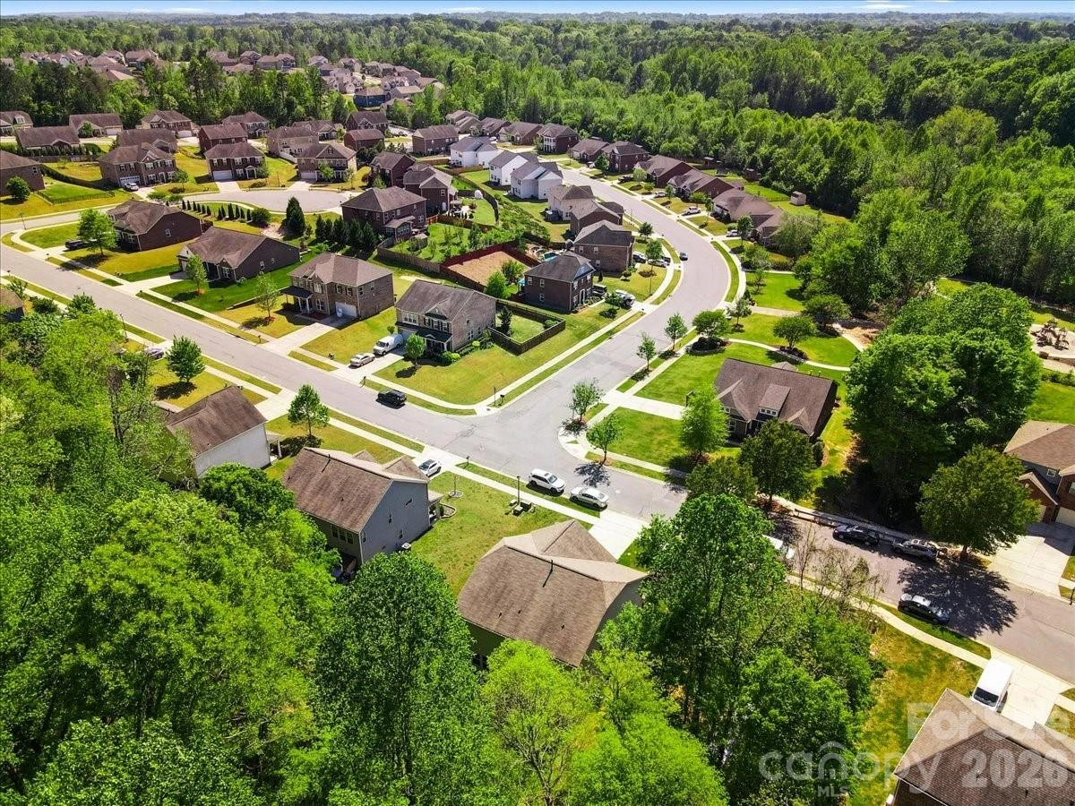 265 Meadow Oaks Drive - Photo 10