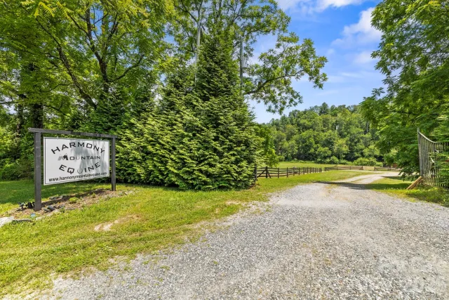 442 Blantyre Church Road, Horse Shoe, NC, 28742