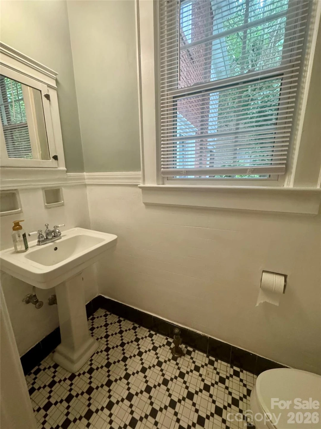 70 Washington Lane - Photo 8