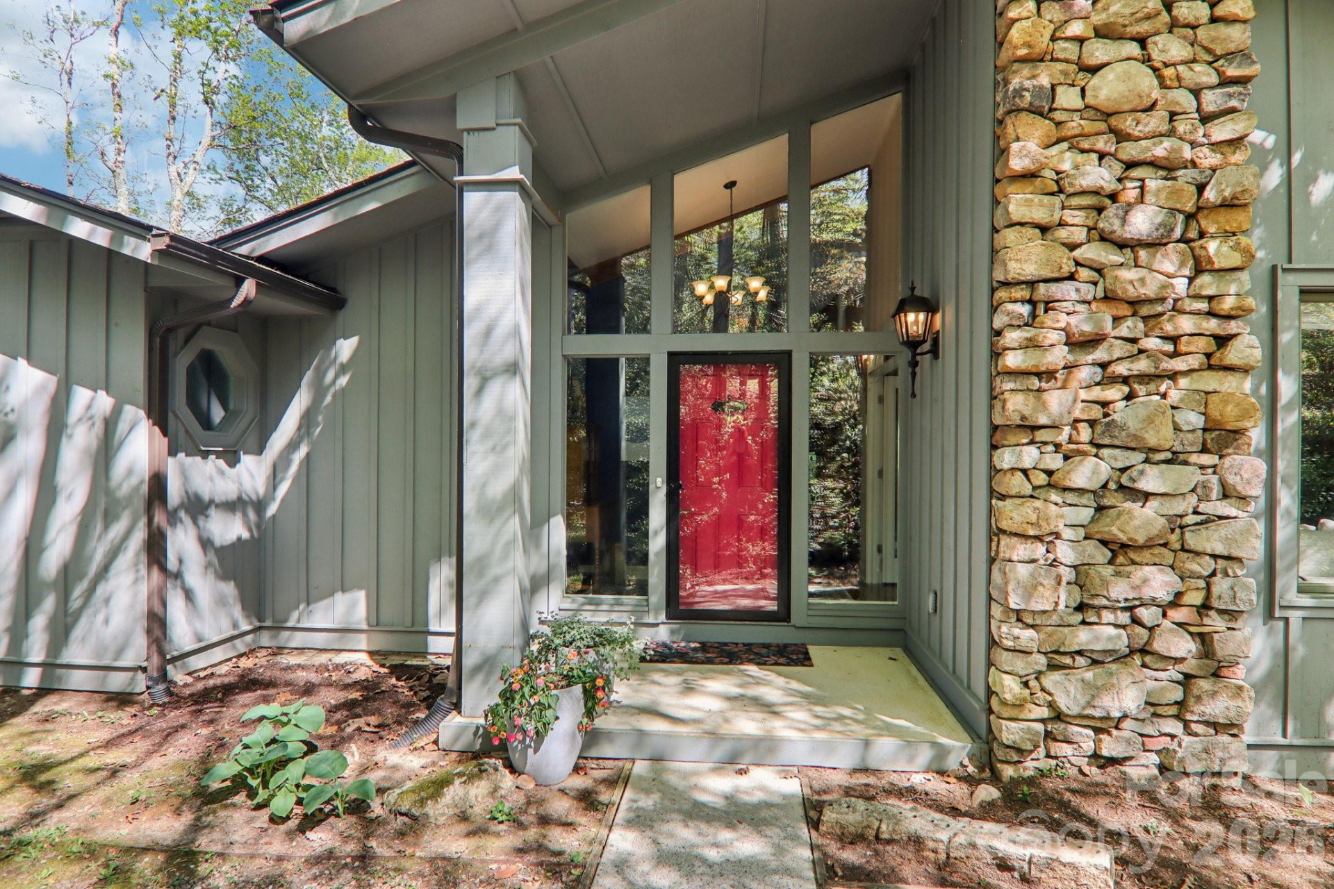 817 Greenwood Drive - Photo 2