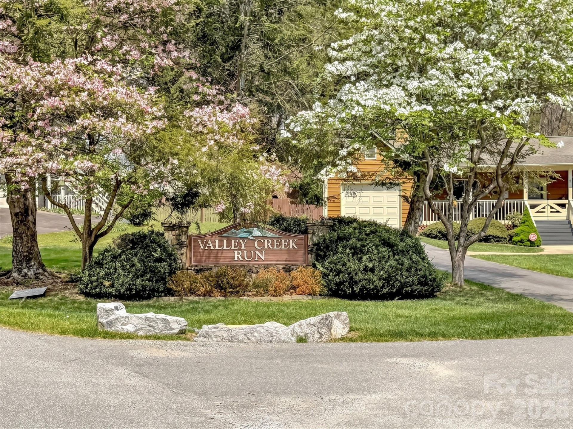 96 Garden Court - Photo 2