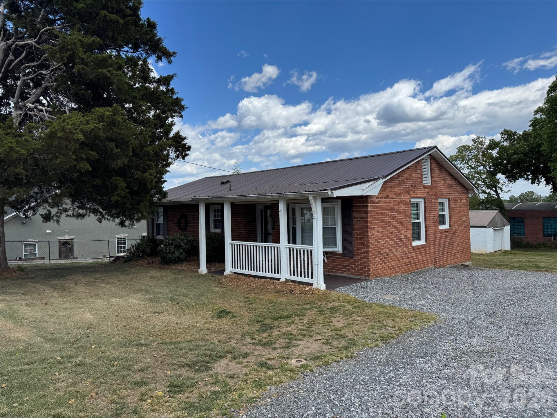 203 Laurel Street - Photo 2