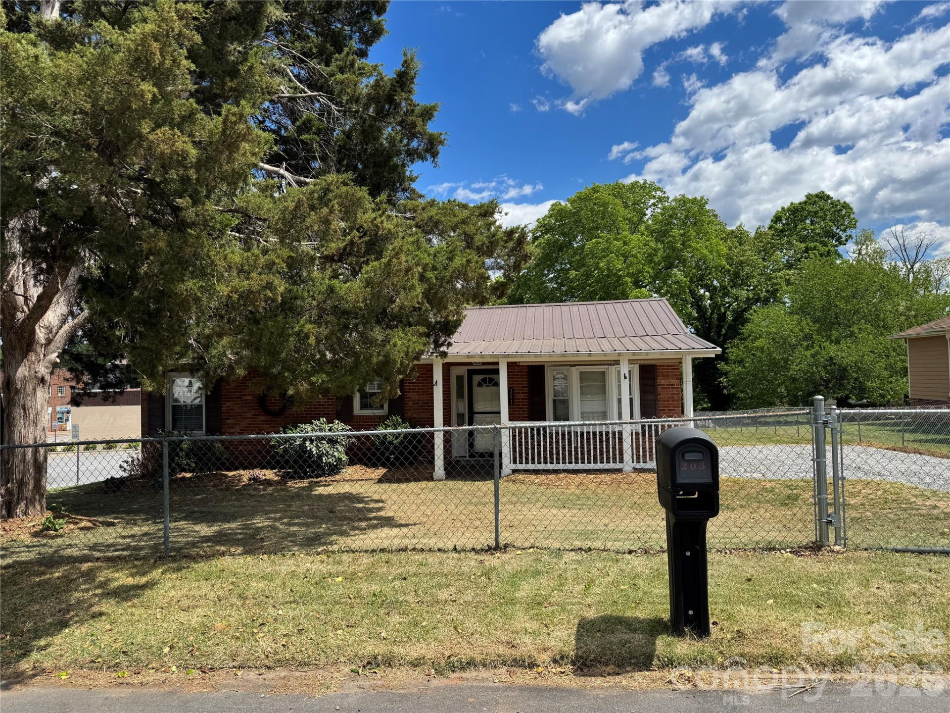 203 Laurel Street - Photo 4