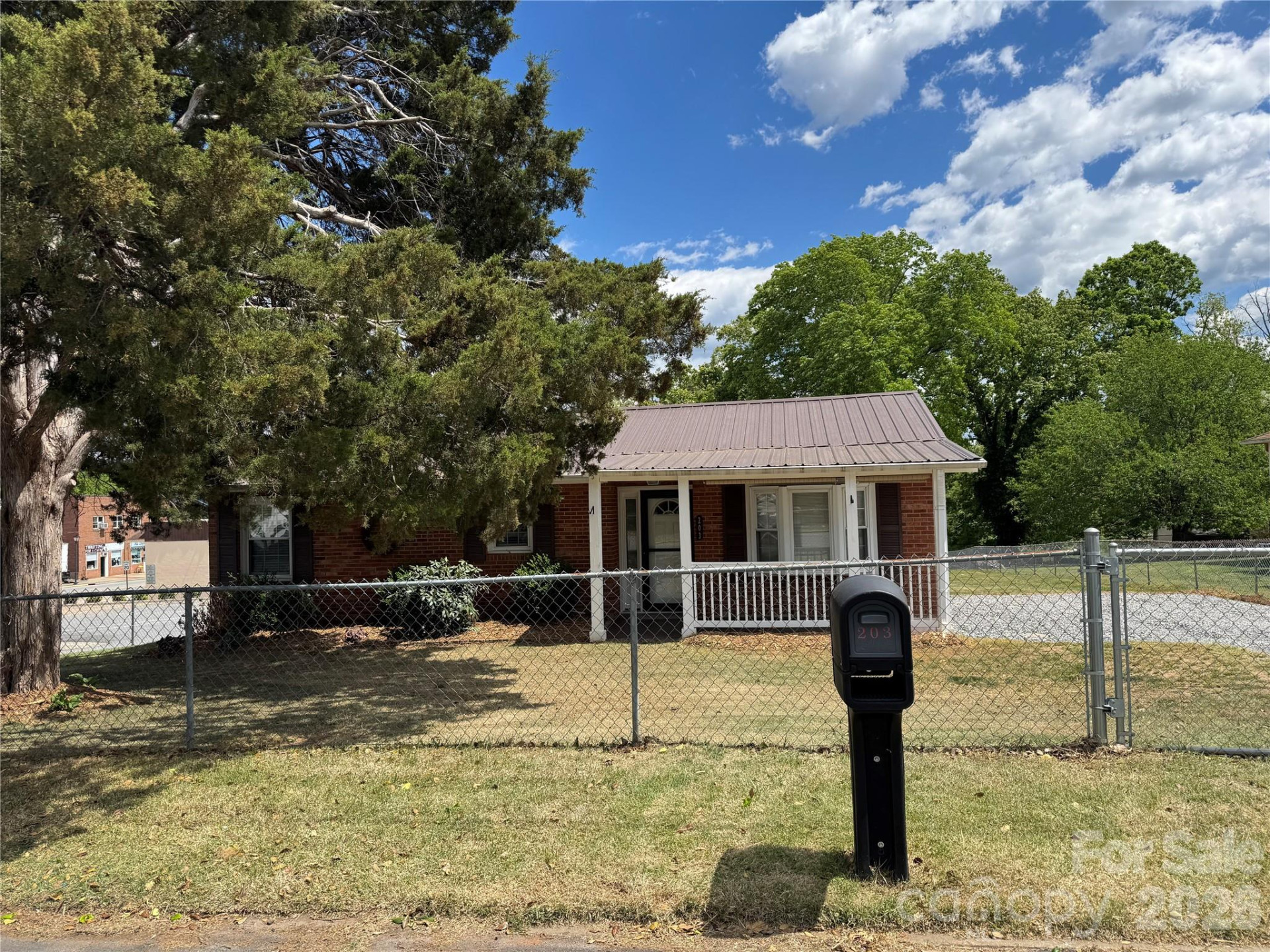 203 Laurel Street - Photo 5