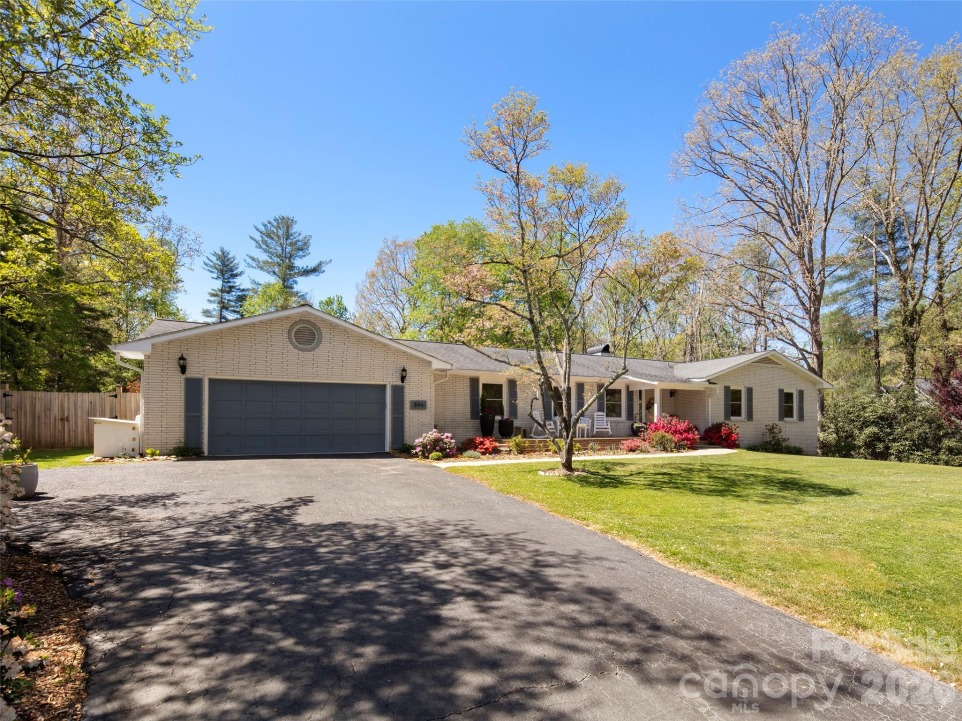 304 Wood Dale Drive - Photo 2