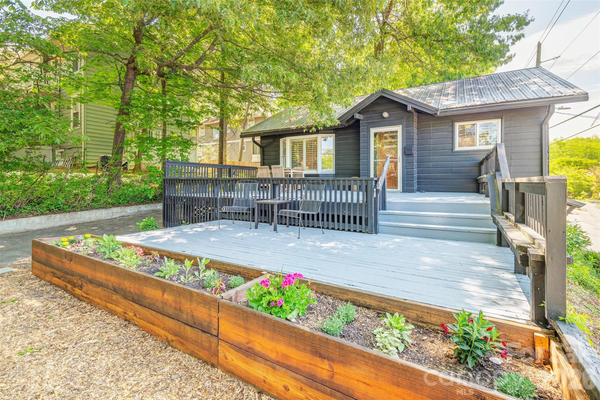 124 Evelyn Place - Photo 3