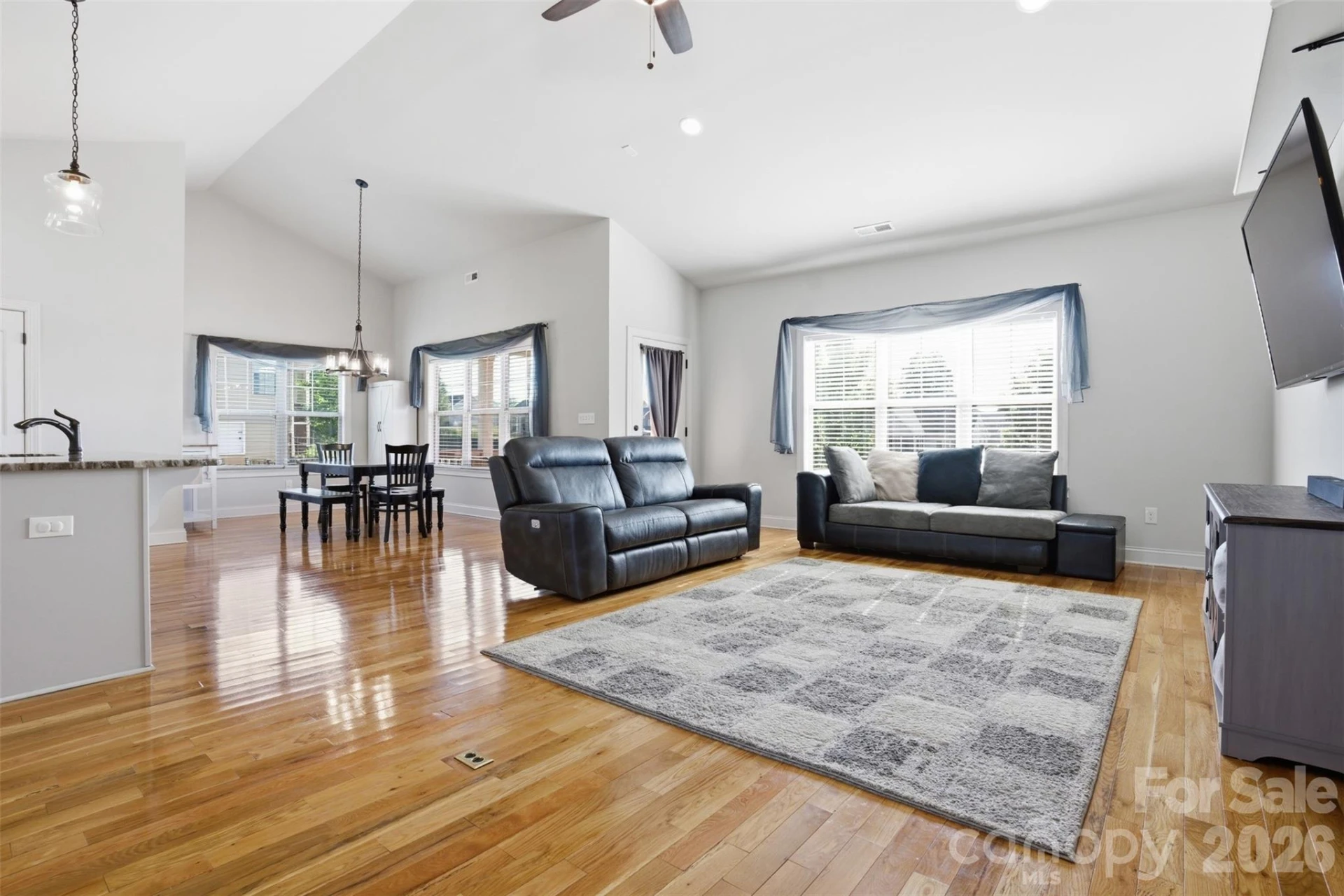156 Greythorn Drive - Photo 4
