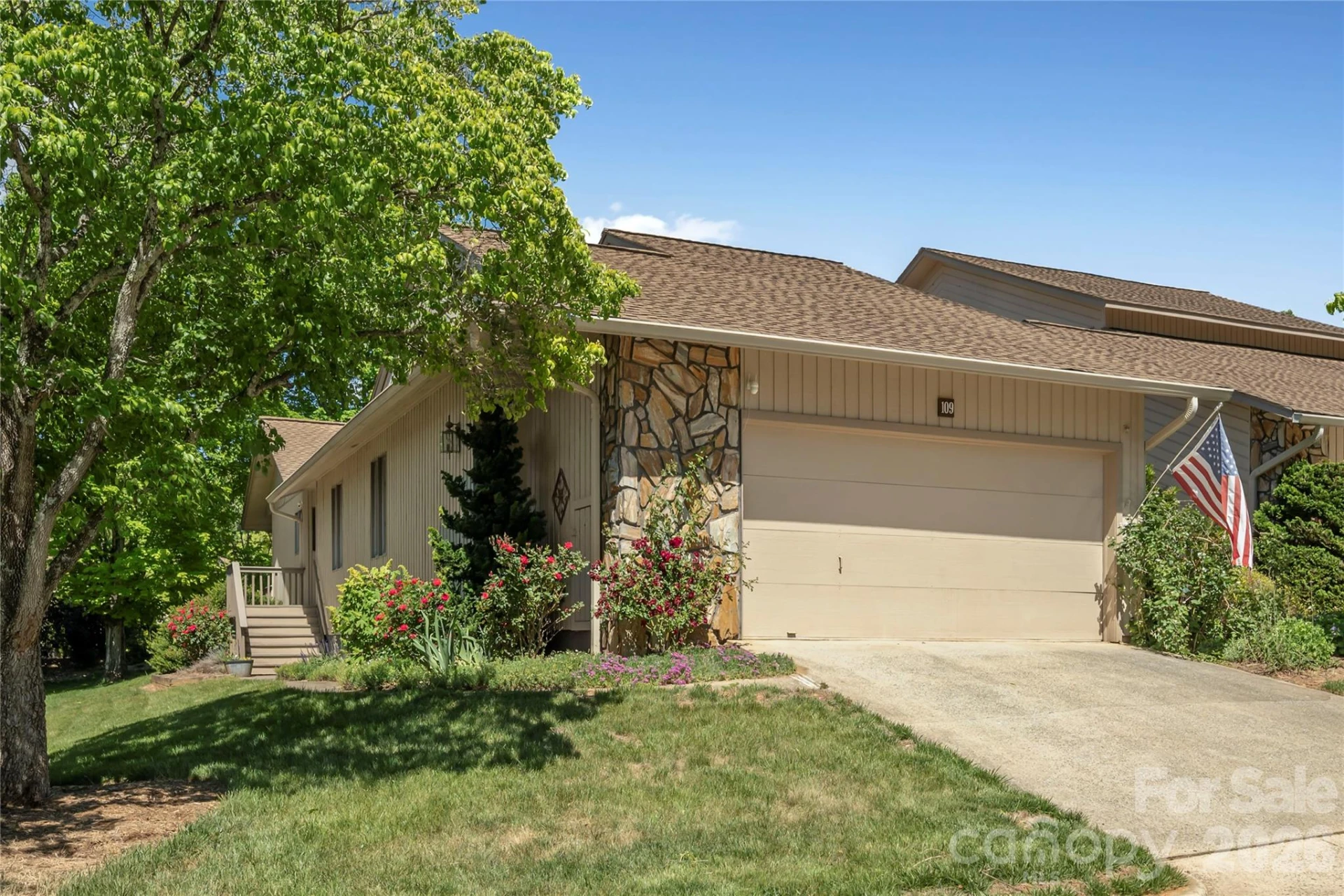 109 Clubwood Court - Photo 2