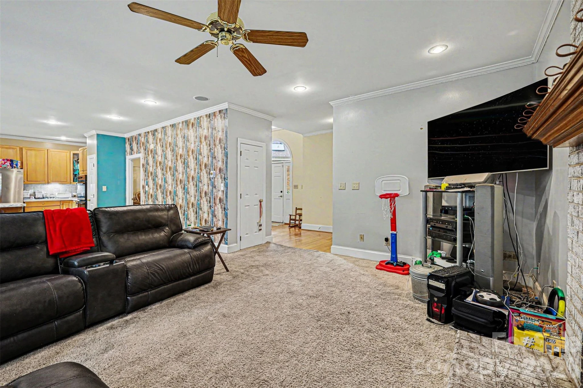 648 Landsdown Court - Photo 8