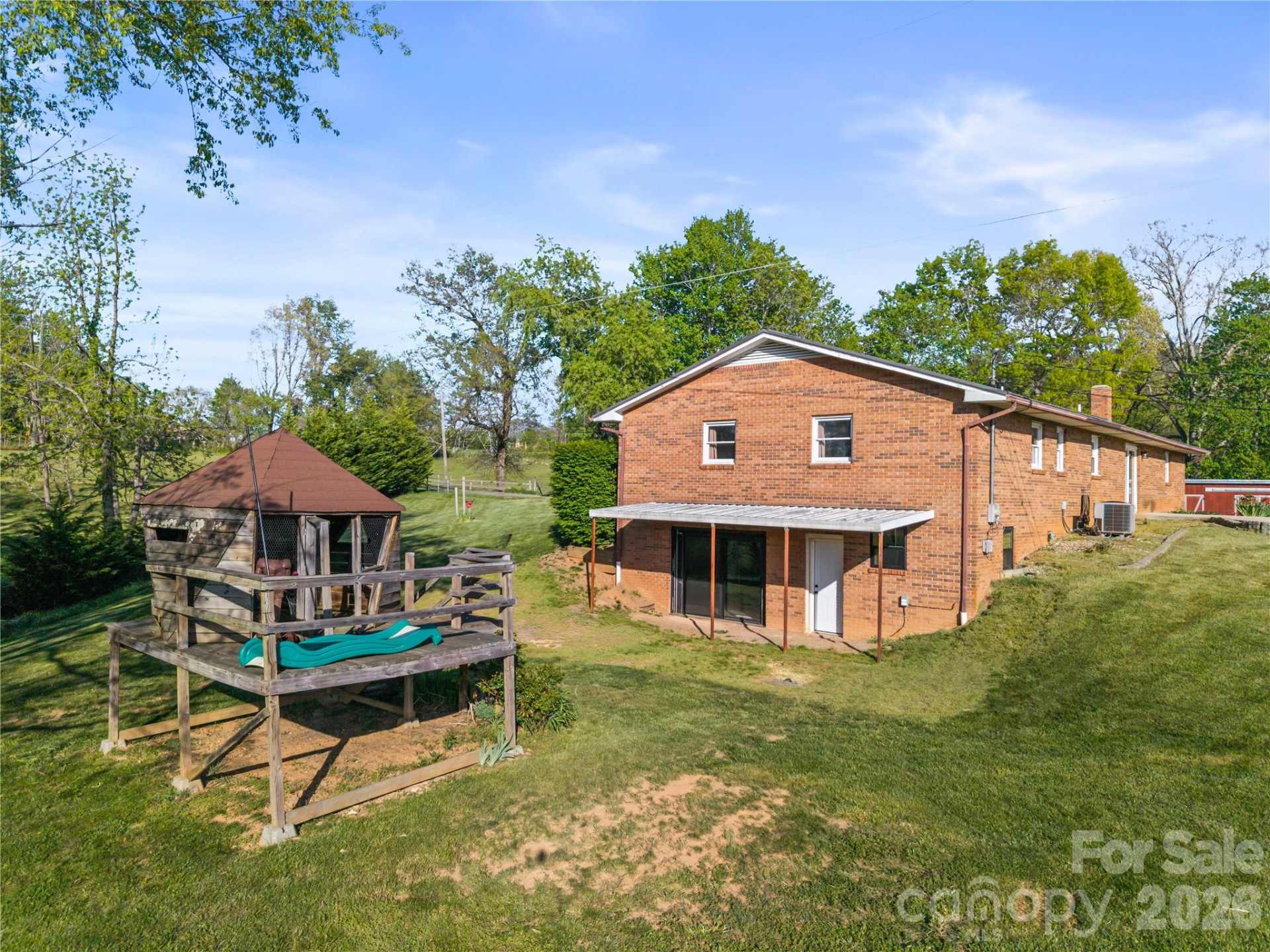 882 Queentown Road - Photo 2