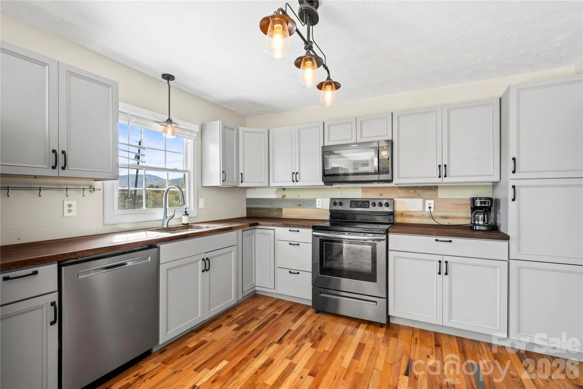882 Queentown Road - Photo 16