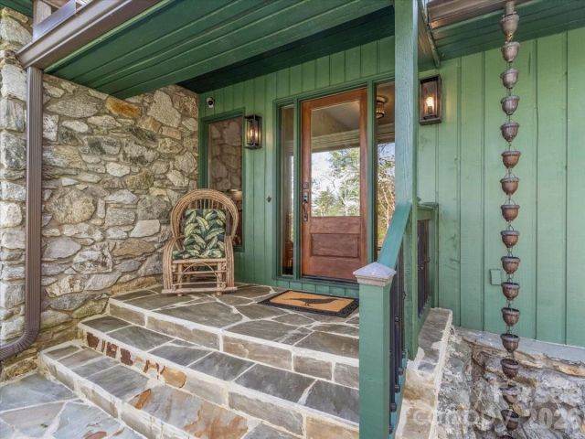 68 Acorn Road, Asheville, NC, 28804